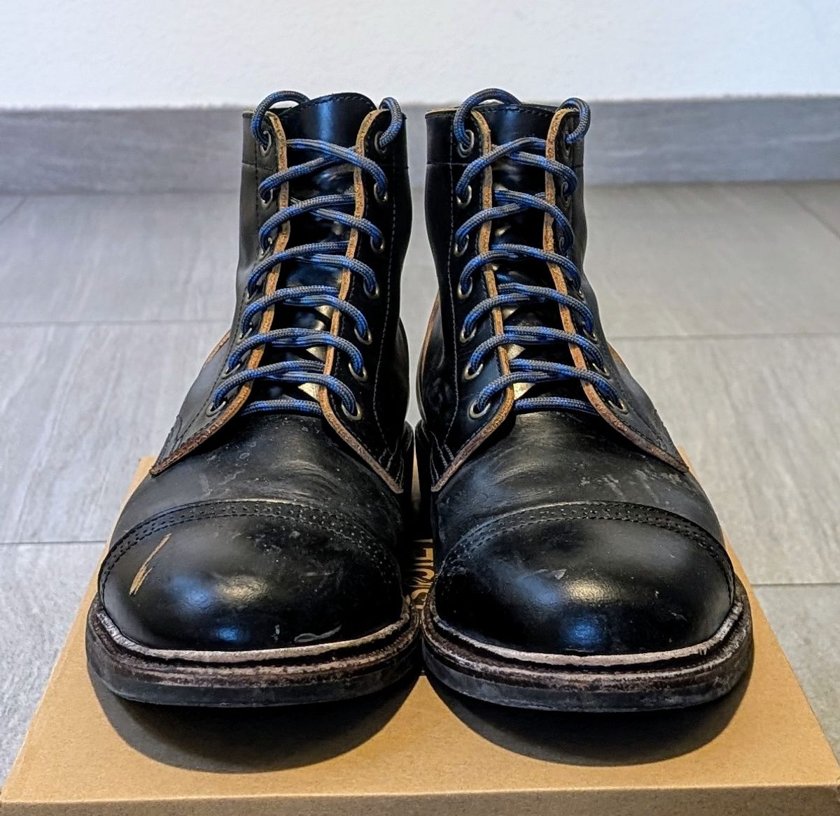 Photo by Marky on January 1, 2025 of the Luosjiet Service Boot in Black Teacore OTA.