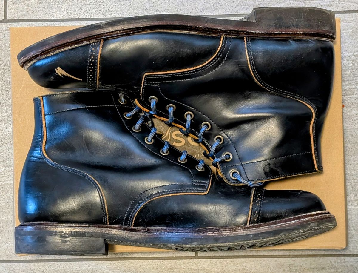 Photo by Marky on January 1, 2025 of the Luosjiet Service Boot in Black Teacore OTA.