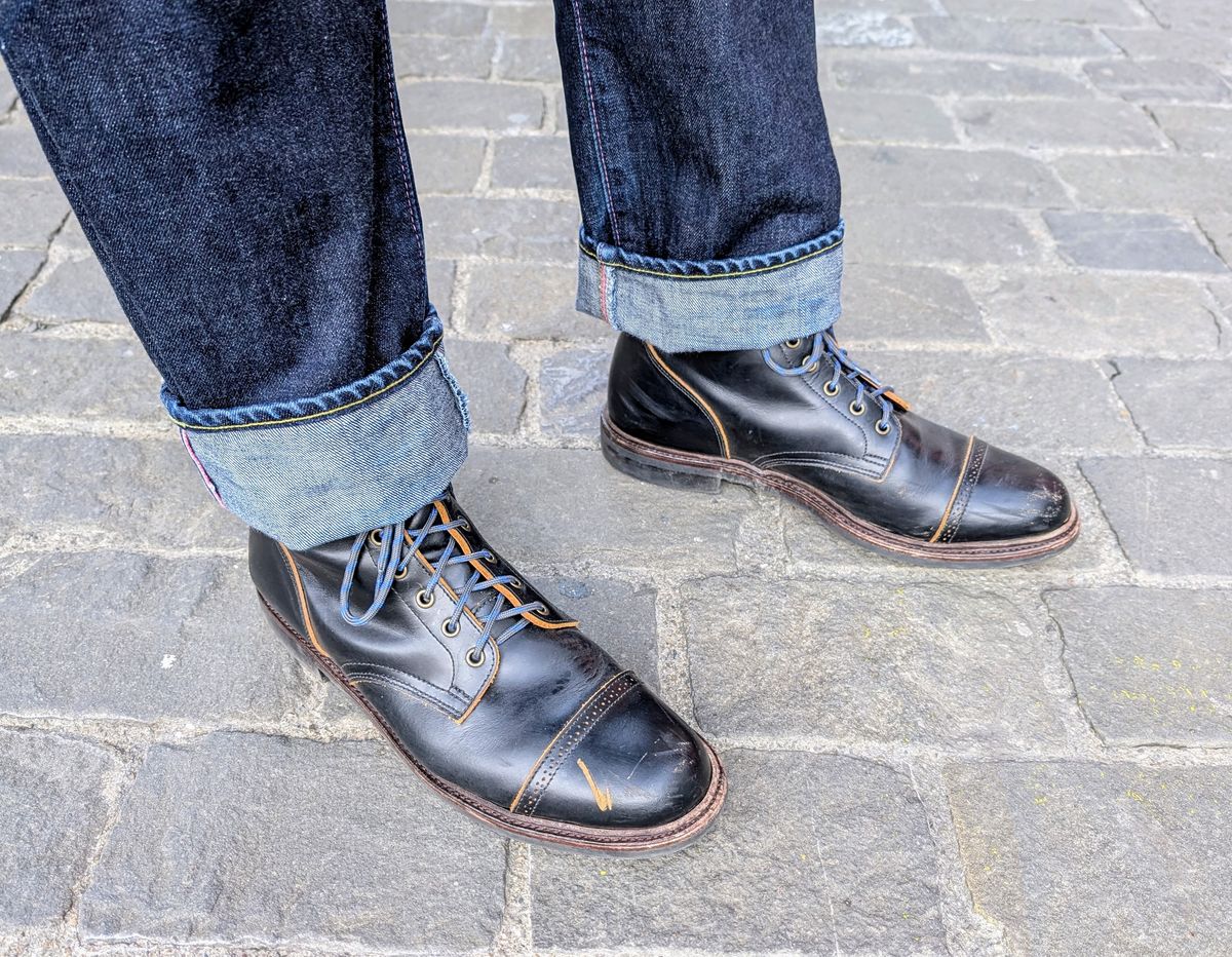Photo by Marky on February 3, 2025 of the Luosjiet Service Boot in Black Teacore OTA.