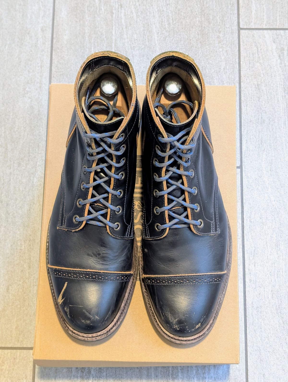 Photo by Marky on February 3, 2025 of the Luosjiet Service Boot in Black Teacore OTA.