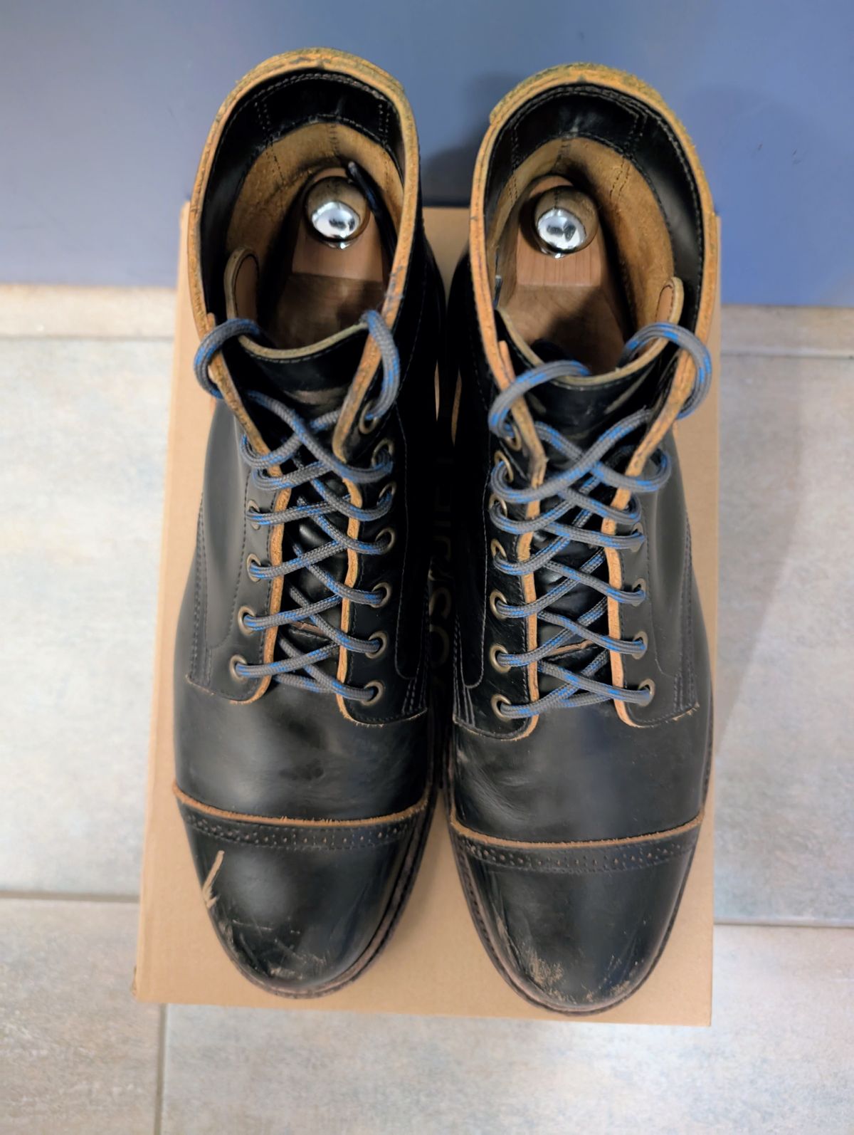 Photo by Marky on March 6, 2025 of the Luosjiet Service Boot in Black Teacore OTA.