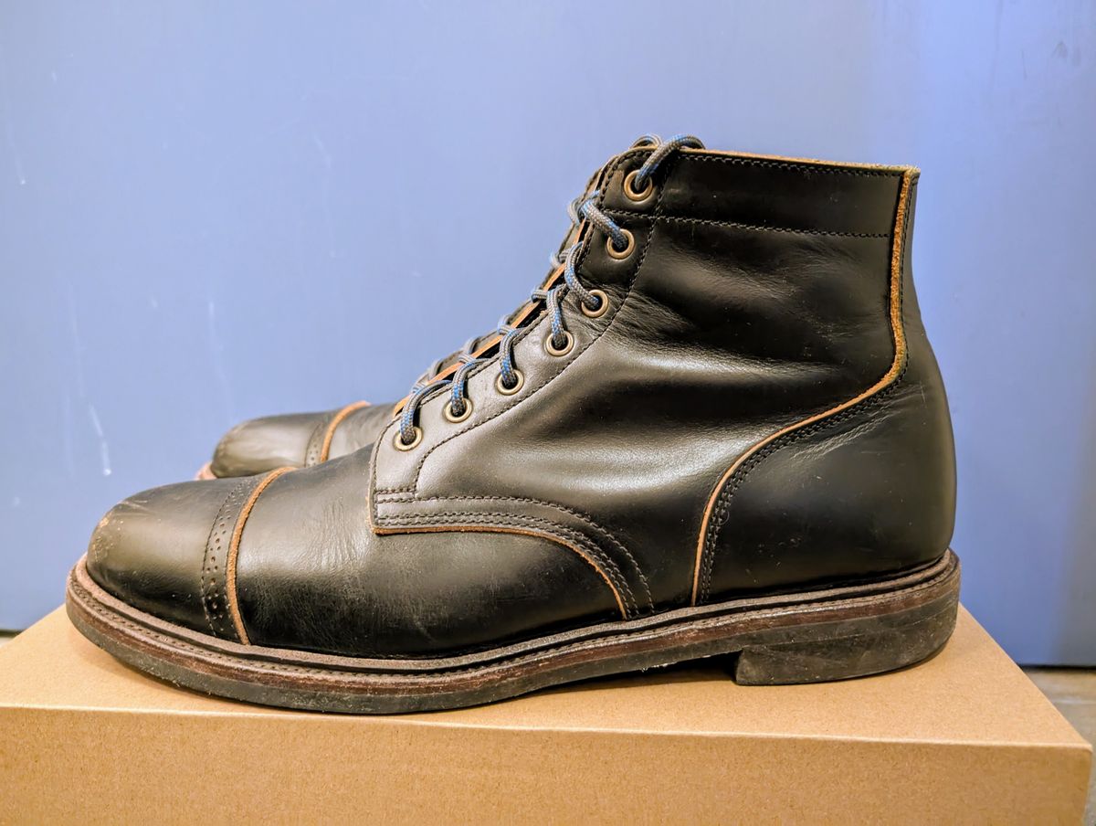 Photo by Marky on March 6, 2025 of the Luosjiet Service Boot in Black Teacore OTA.