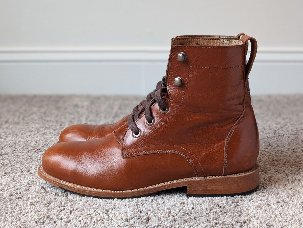 Photo by atgrey on December 4, 2023 of the Adelante The Havana in Chestnut Full Grain.