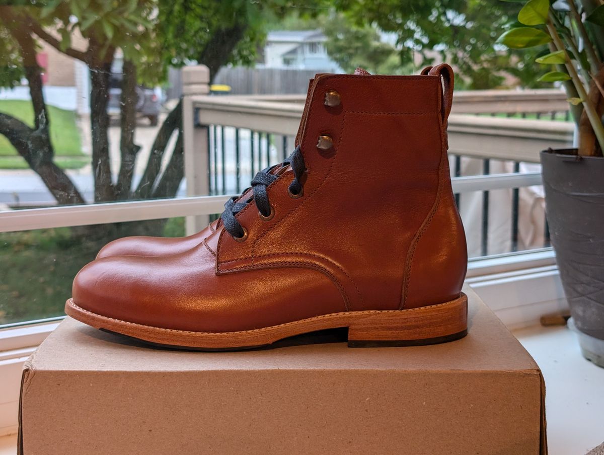 Photo by atgrey on October 1, 2024 of the Adelante The Havana in Chestnut Full Grain.