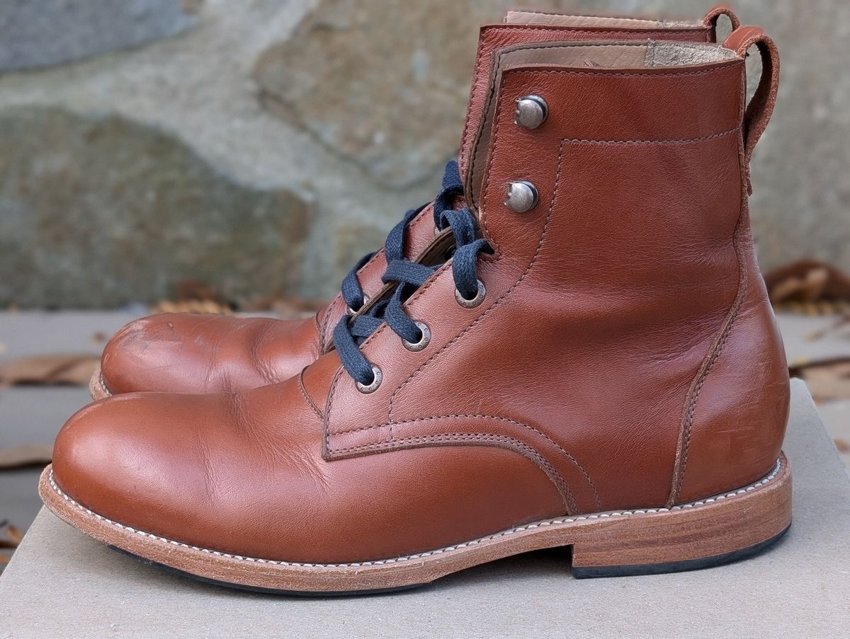 Photo by atgrey on November 1, 2024 of the Adelante The Havana in Chestnut Full Grain.