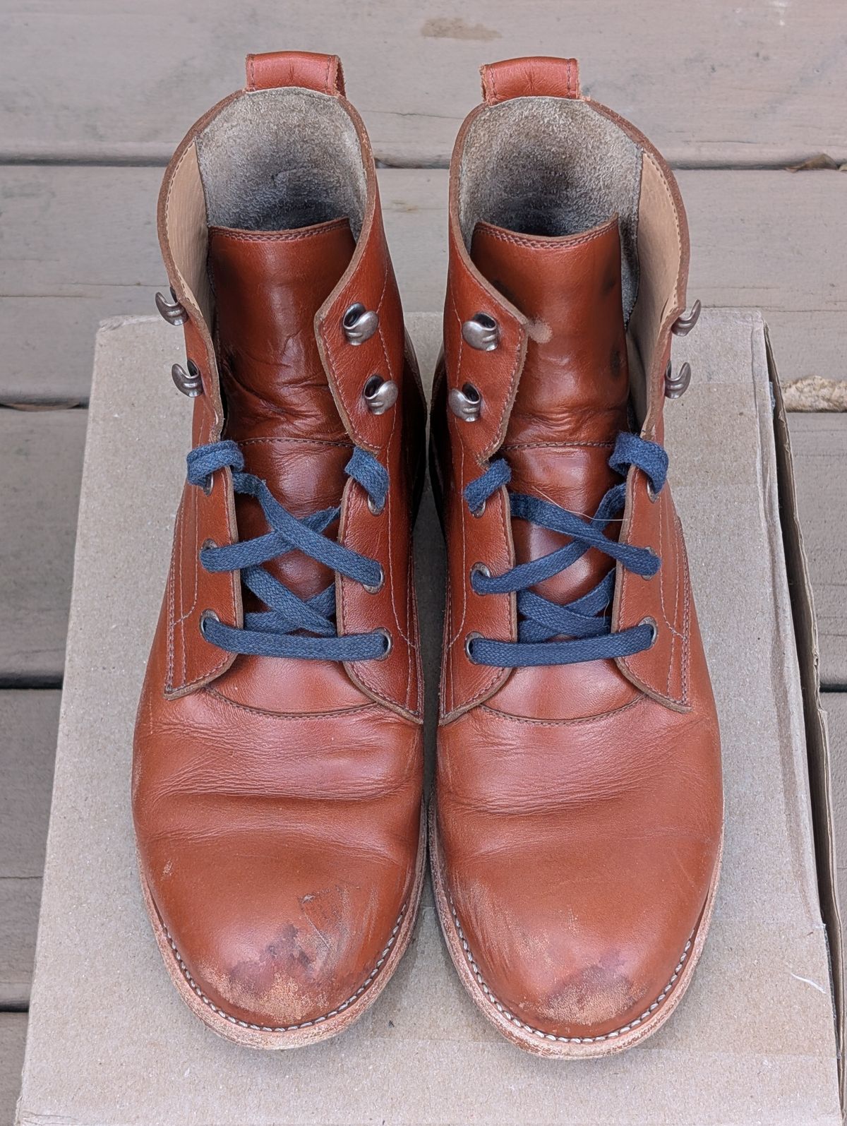 Photo by atgrey on January 4, 2025 of the Adelante The Havana in Chestnut Full Grain.