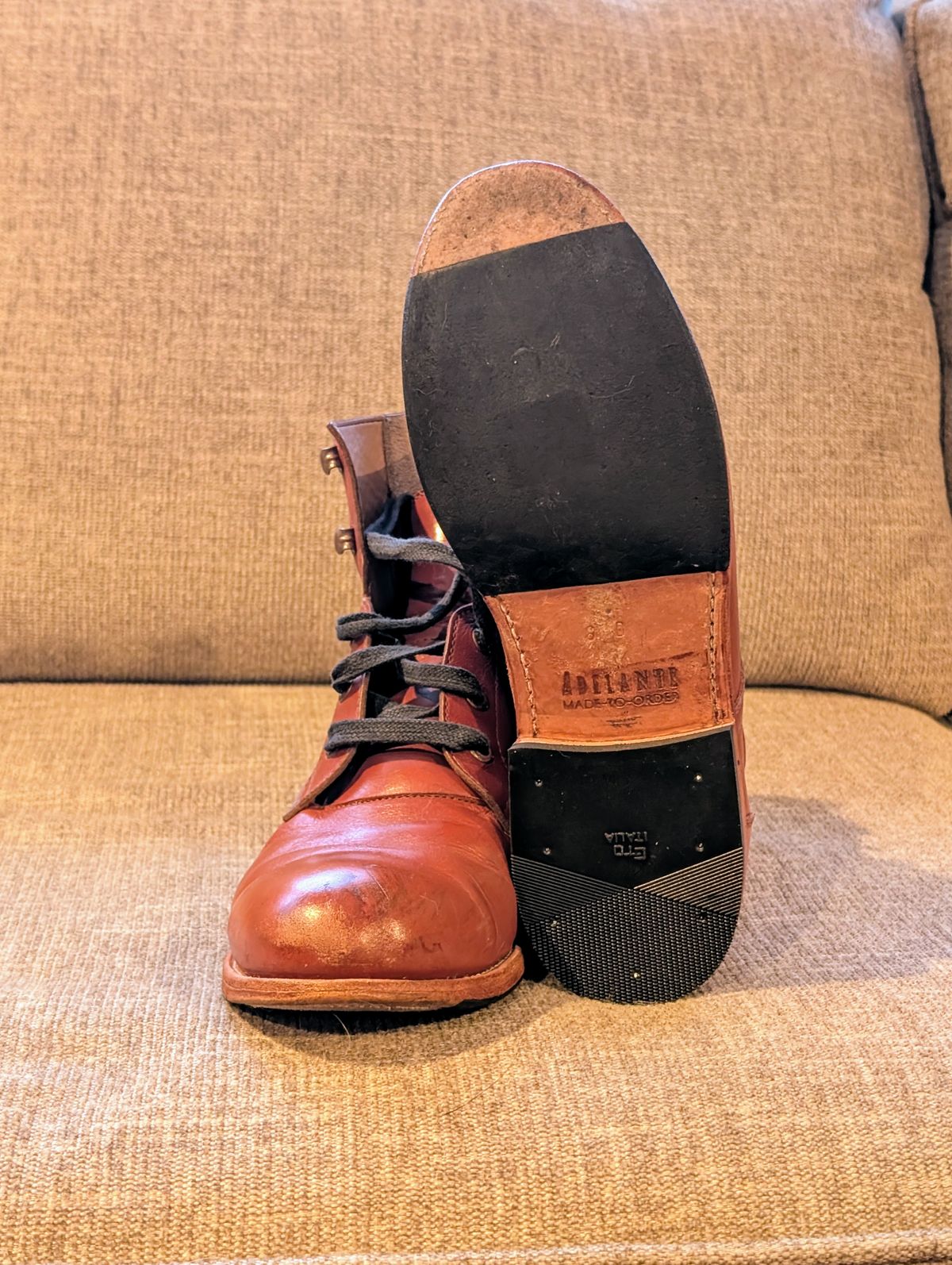 Photo by atgrey on January 8, 2025 of the Adelante The Havana in Chestnut Full Grain.
