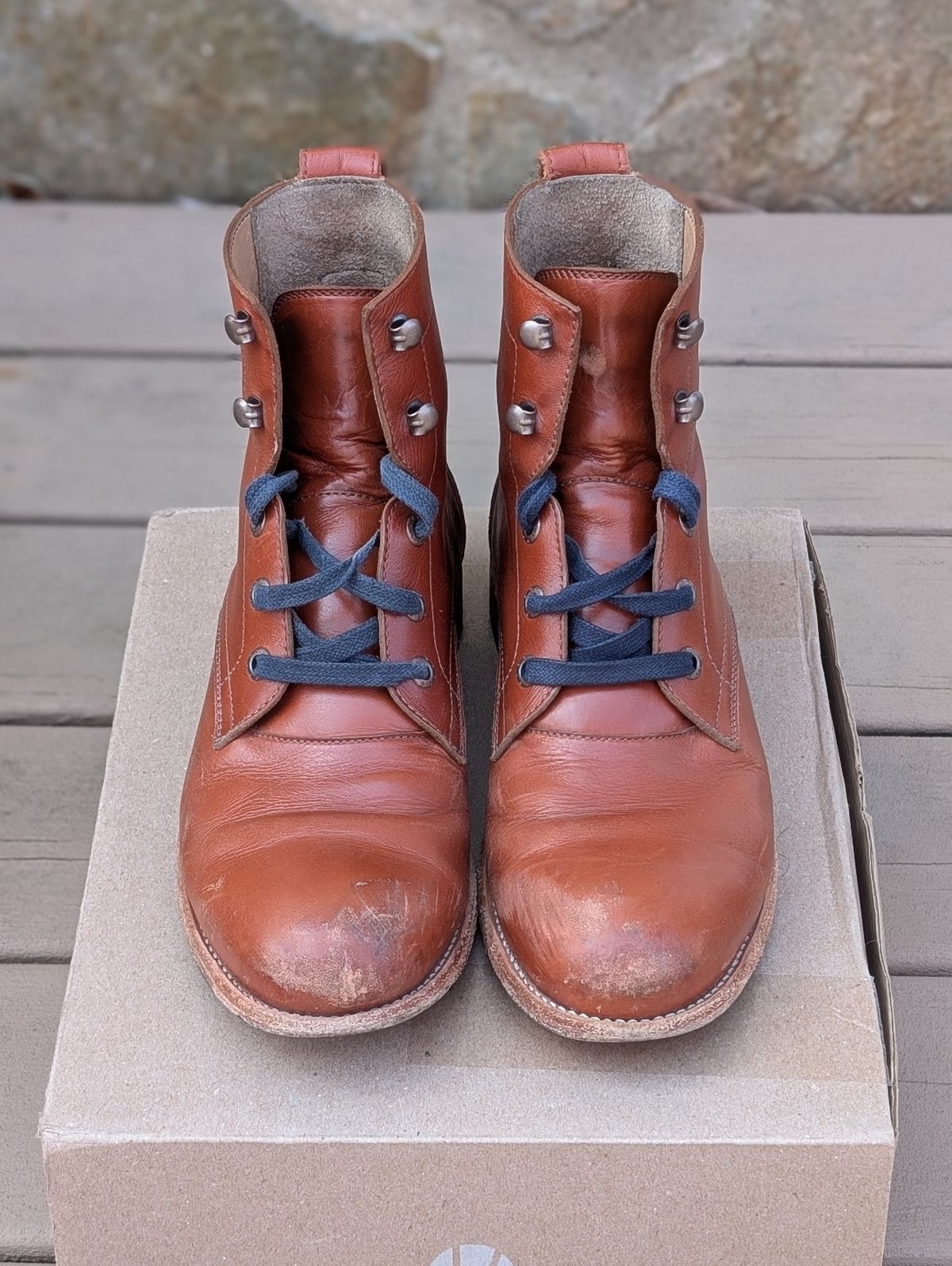 Photo by atgrey on March 30, 2025 of the Adelante The Havana in Chestnut Full Grain.