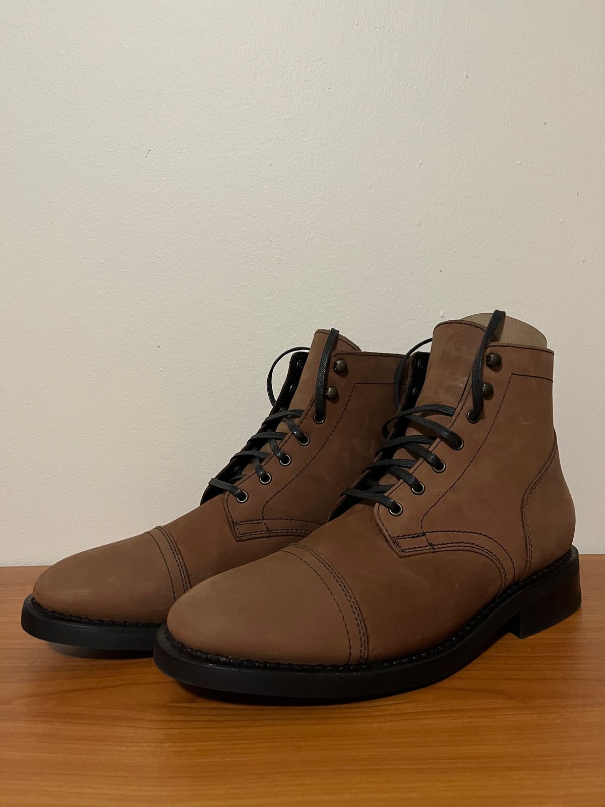 Photo by drew_15 on November 18, 2022 of the Thursday Captain in Terracotta Full Grain.