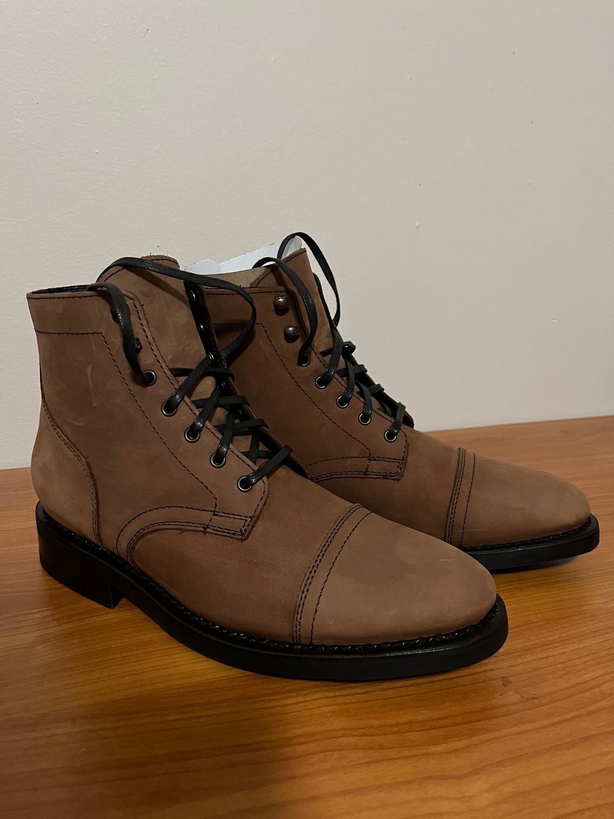 Photo by drew_15 on November 18, 2022 of the Thursday Captain in Terracotta Full Grain.