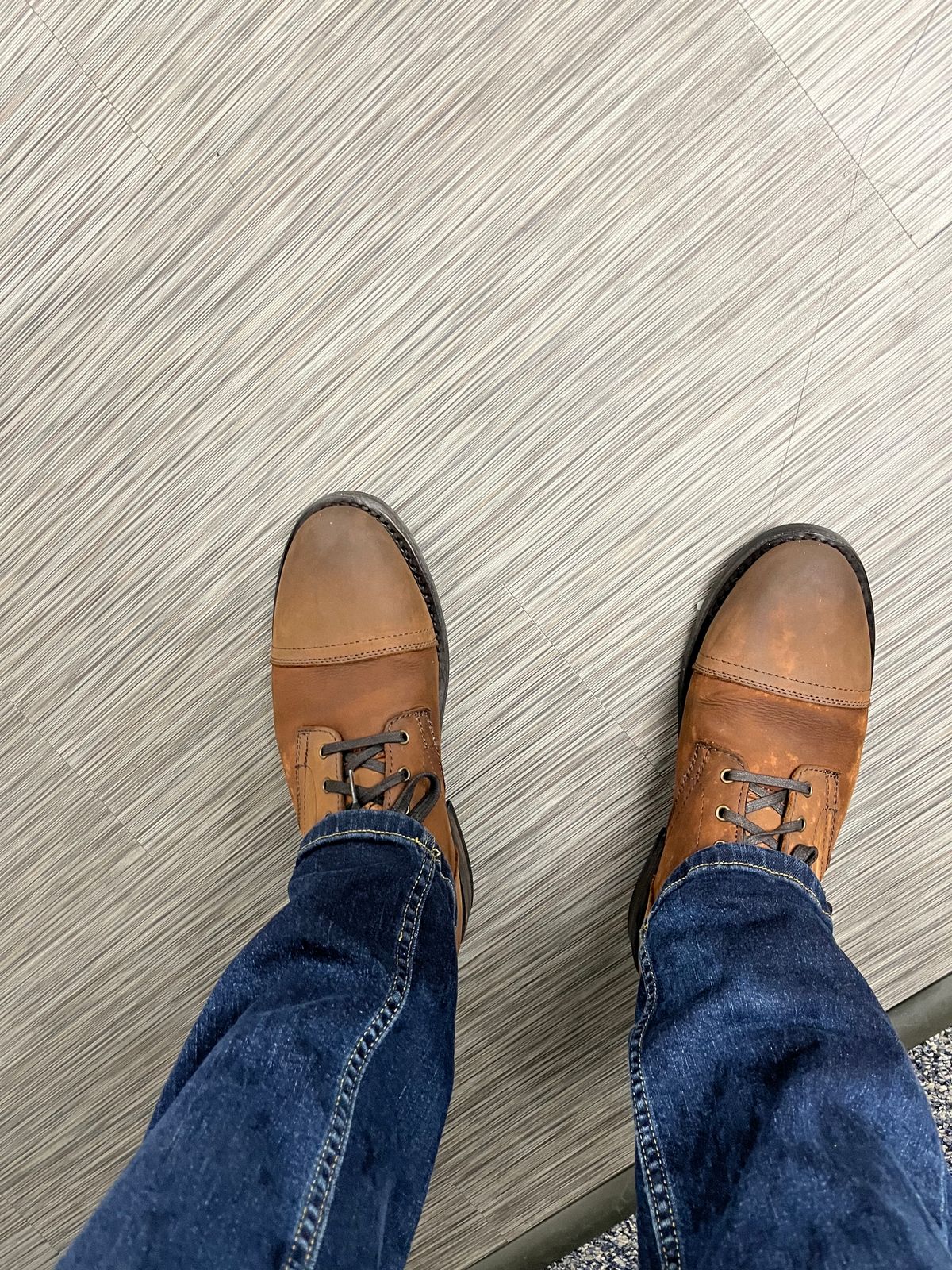 Photo by drew_15 on January 16, 2023 of the Thursday Captain in Terracotta Full Grain.