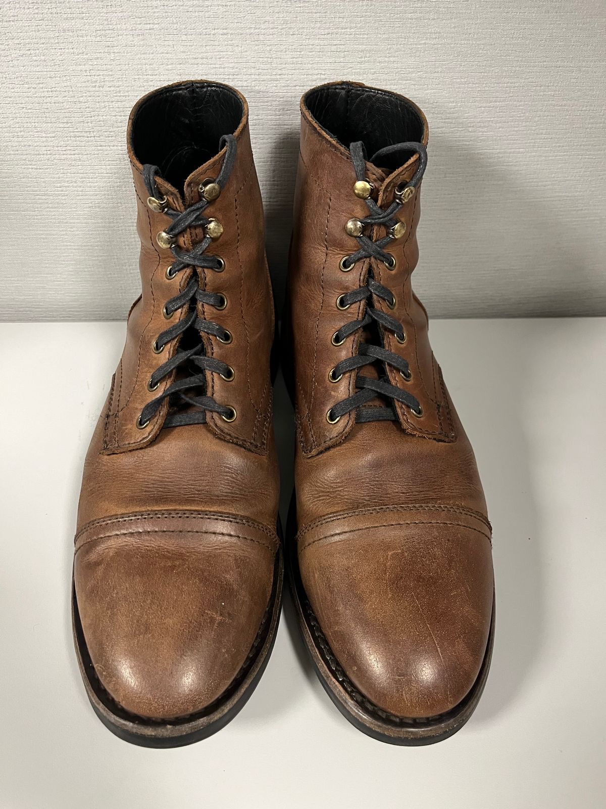 Photo by drew_15 on November 29, 2023 of the Thursday Captain in Terracotta Full Grain.