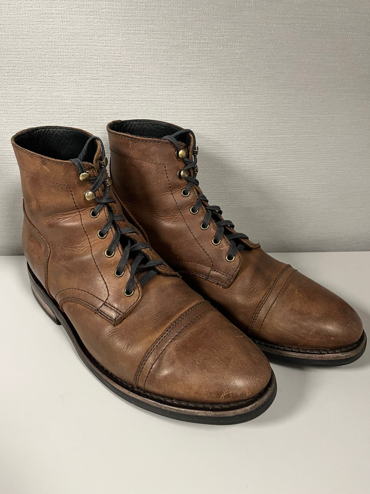 Photo by drew_15 on November 29, 2023 of the Thursday Captain in Terracotta Full Grain.