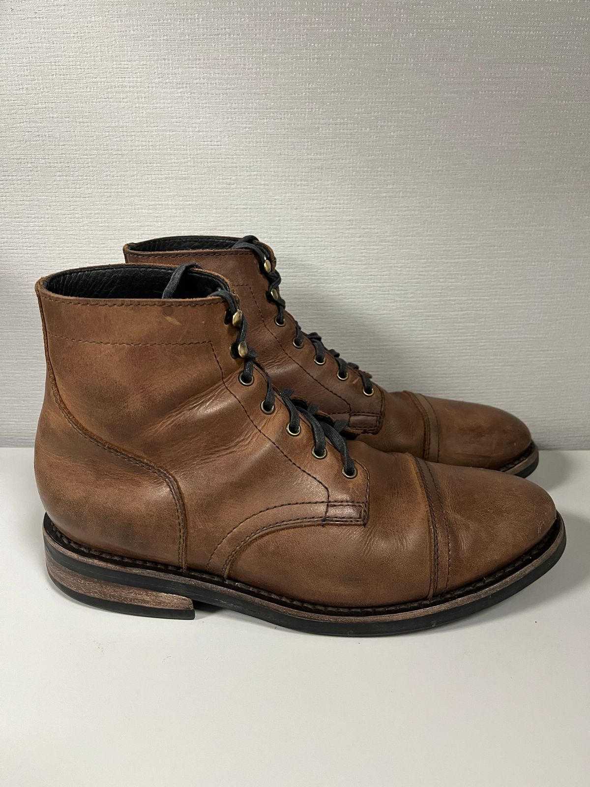 Photo by drew_15 on November 29, 2023 of the Thursday Captain in Terracotta Full Grain.