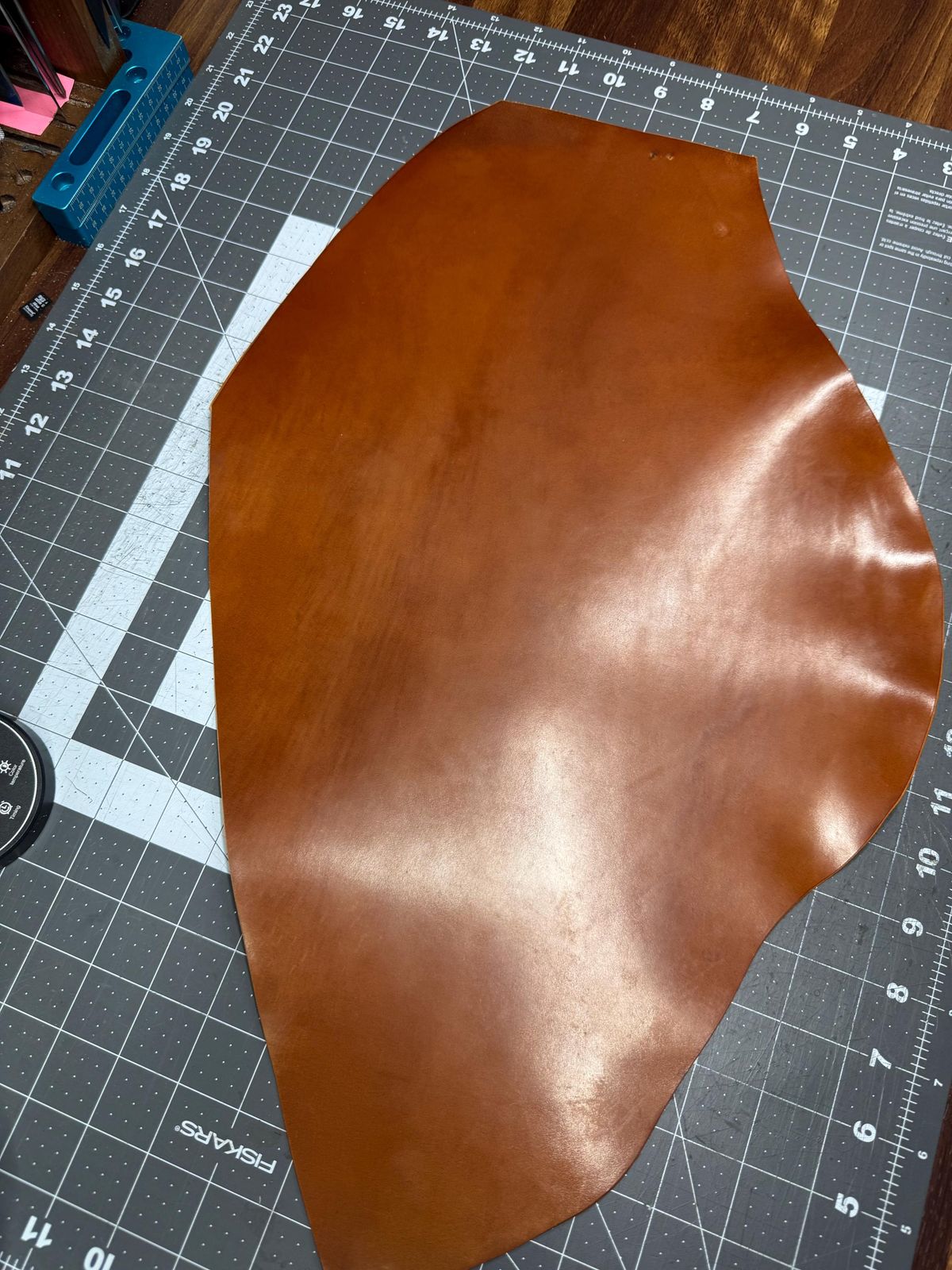 Photo by drew_15 on October 17, 2025 of the Pacific Handmade 3 Pocket Cardholder in Horween Amaretto Shell Cordovan.