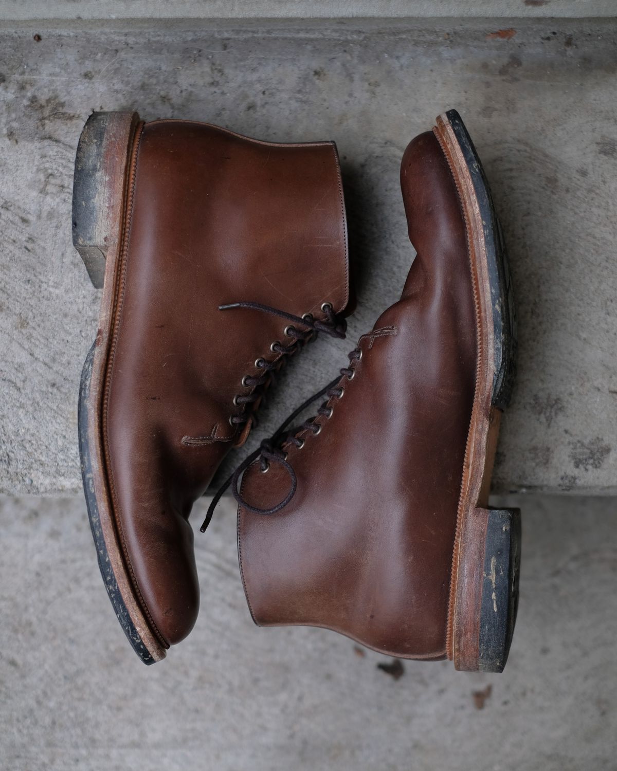 Photo by thepatinaarena on November 1, 2024 of the Viberg Wholecut Derby Boot in Maryam 1071 Horsebutt.