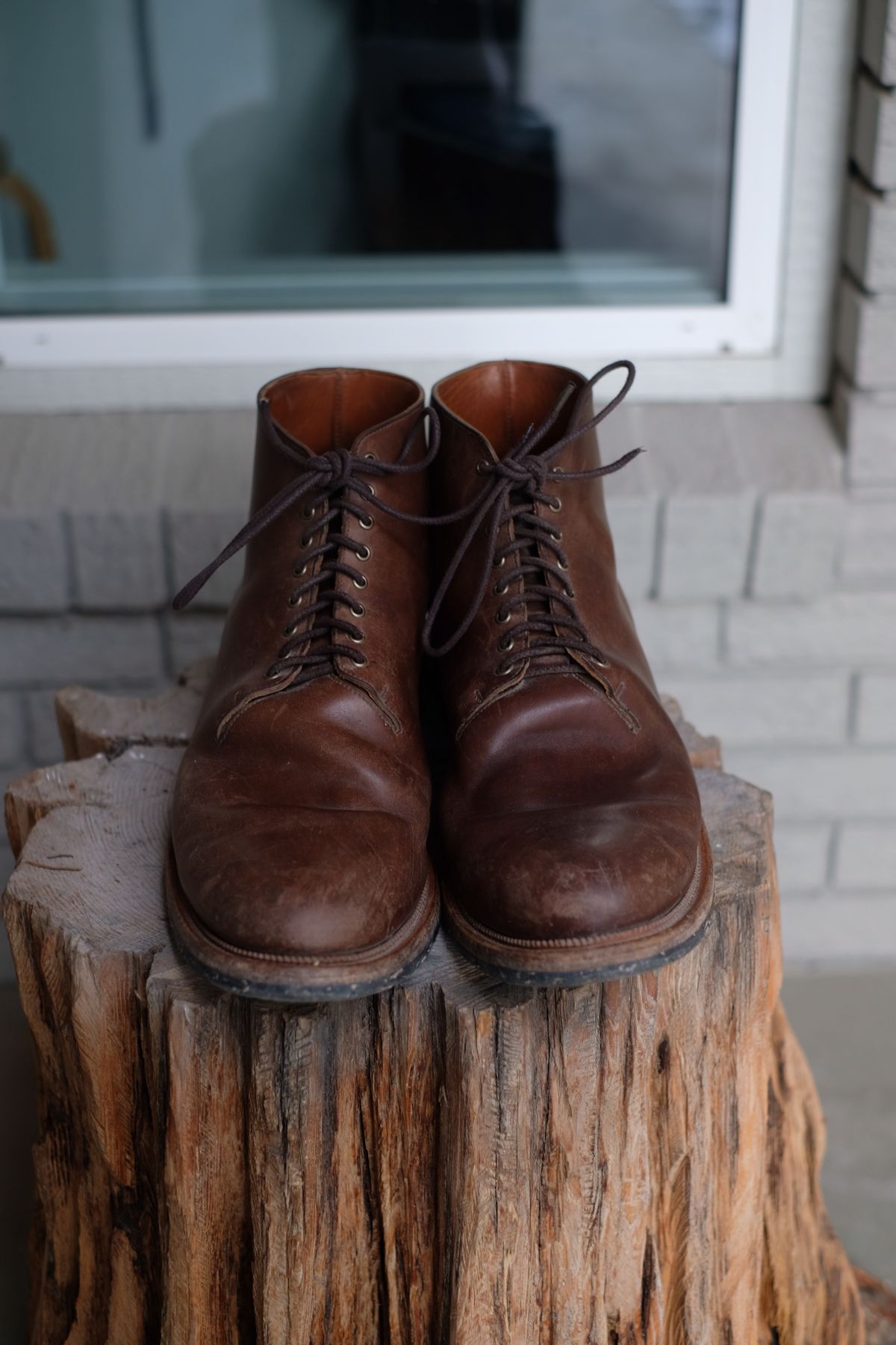 Photo by thepatinaarena on February 5, 2025 of the Viberg Wholecut Derby Boot in Maryam 1071 Horsebutt.