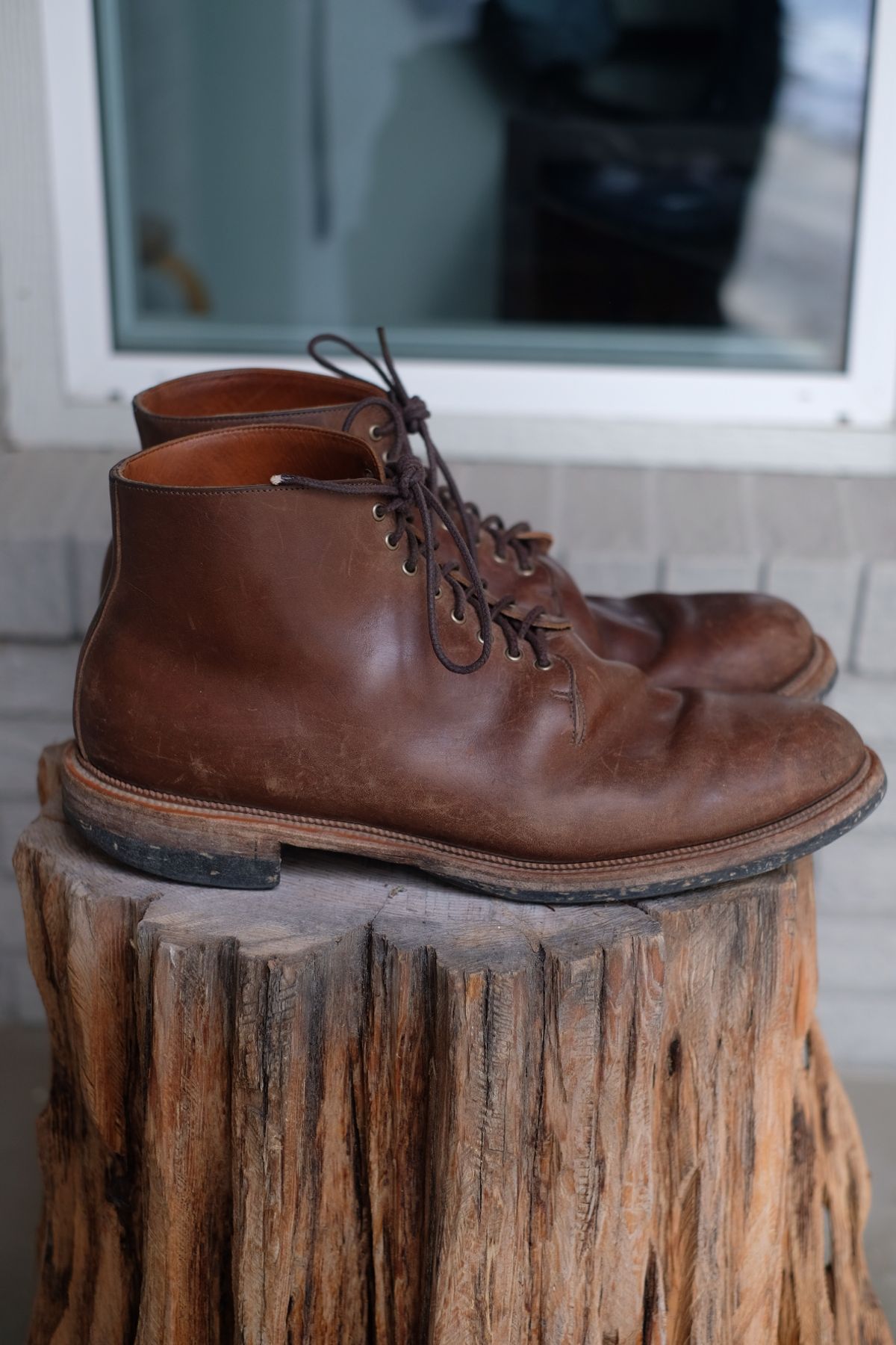 Photo by thepatinaarena on February 5, 2025 of the Viberg Wholecut Derby Boot in Maryam 1071 Horsebutt.