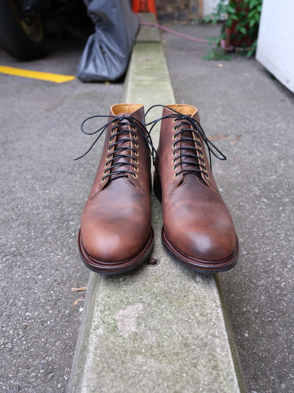Photo by thepatinaarena on September 30, 2021 of the Viberg Wholecut Derby Boot in Horween Rowdy Dachshund.