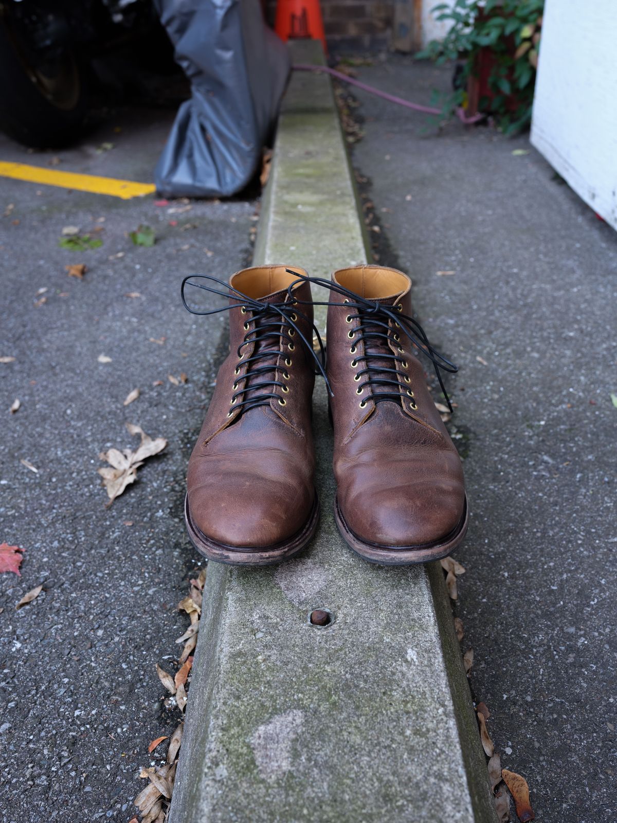 Photo by thepatinaarena on December 4, 2021 of the Viberg Wholecut Derby Boot in Horween Rowdy Dachshund.