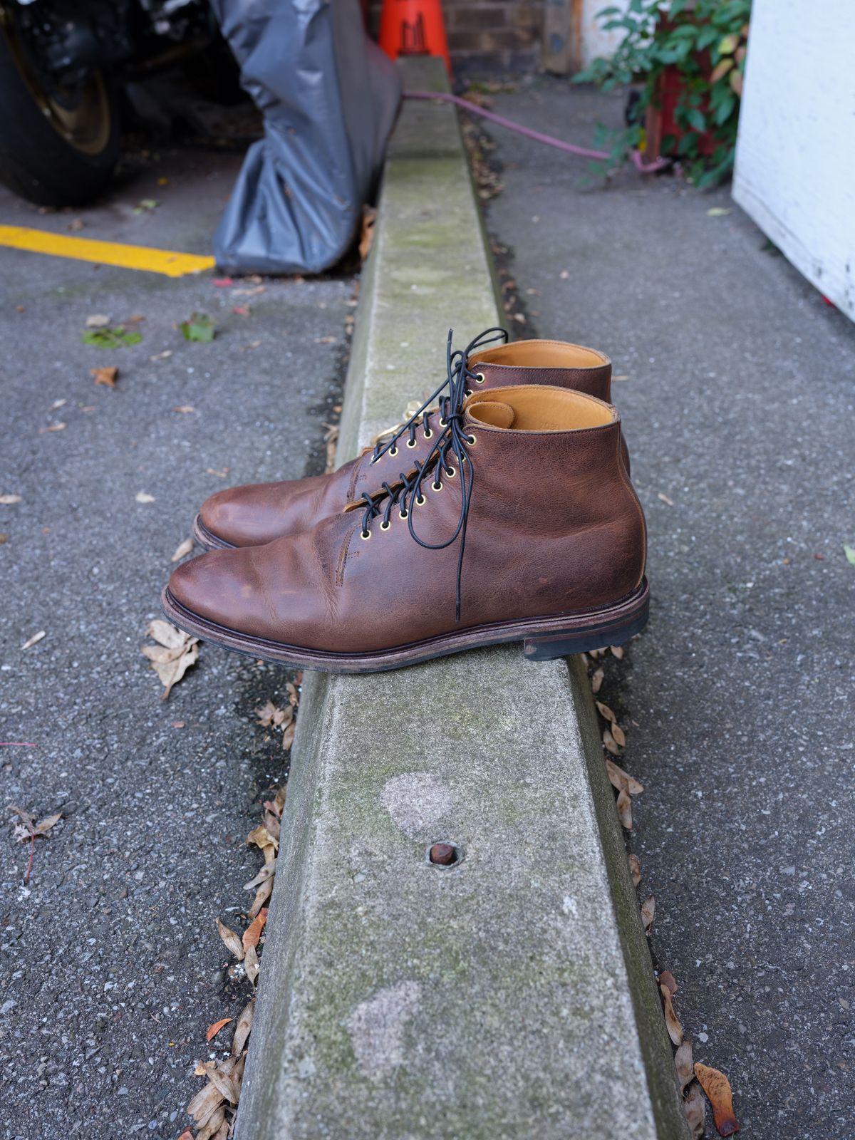 Photo by thepatinaarena on December 4, 2021 of the Viberg Wholecut Derby Boot in Horween Rowdy Dachshund.