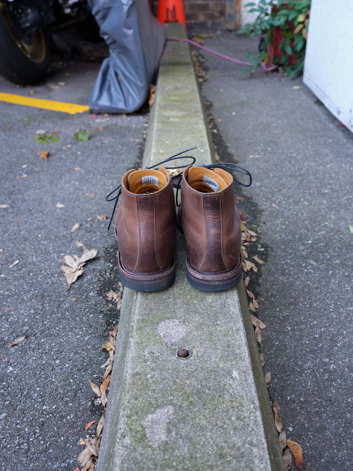 Photo by thepatinaarena on December 4, 2021 of the Viberg Wholecut Derby Boot in Horween Rowdy Dachshund.