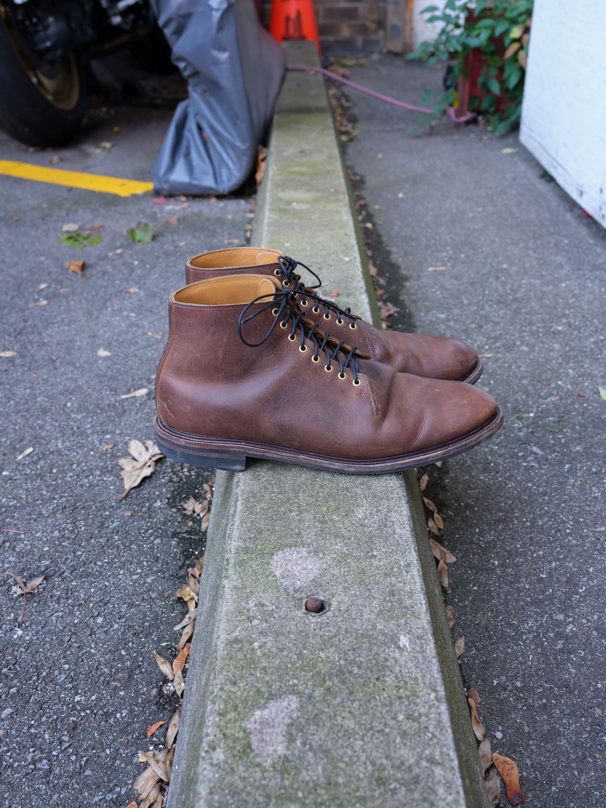 Photo by thepatinaarena on December 4, 2021 of the Viberg Wholecut Derby Boot in Horween Rowdy Dachshund.