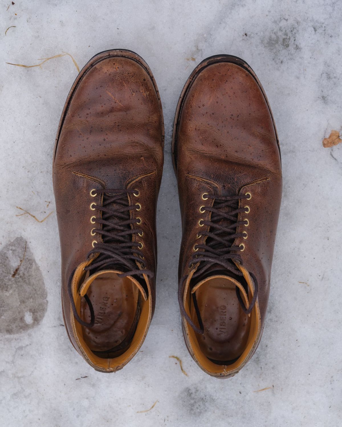 Photo by thepatinaarena on February 2, 2022 of the Viberg Wholecut Derby Boot in Horween Rowdy Dachshund.