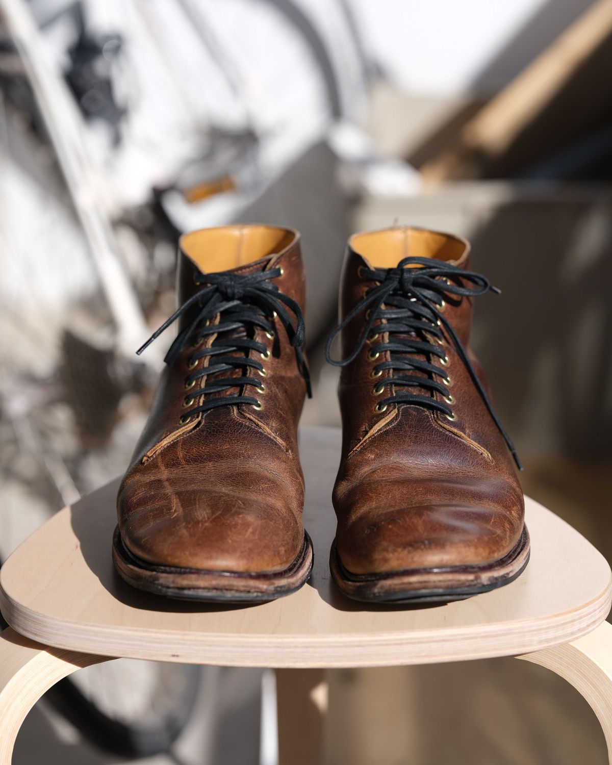 Photo by thepatinaarena on March 4, 2022 of the Viberg Wholecut Derby Boot in Horween Rowdy Dachshund.