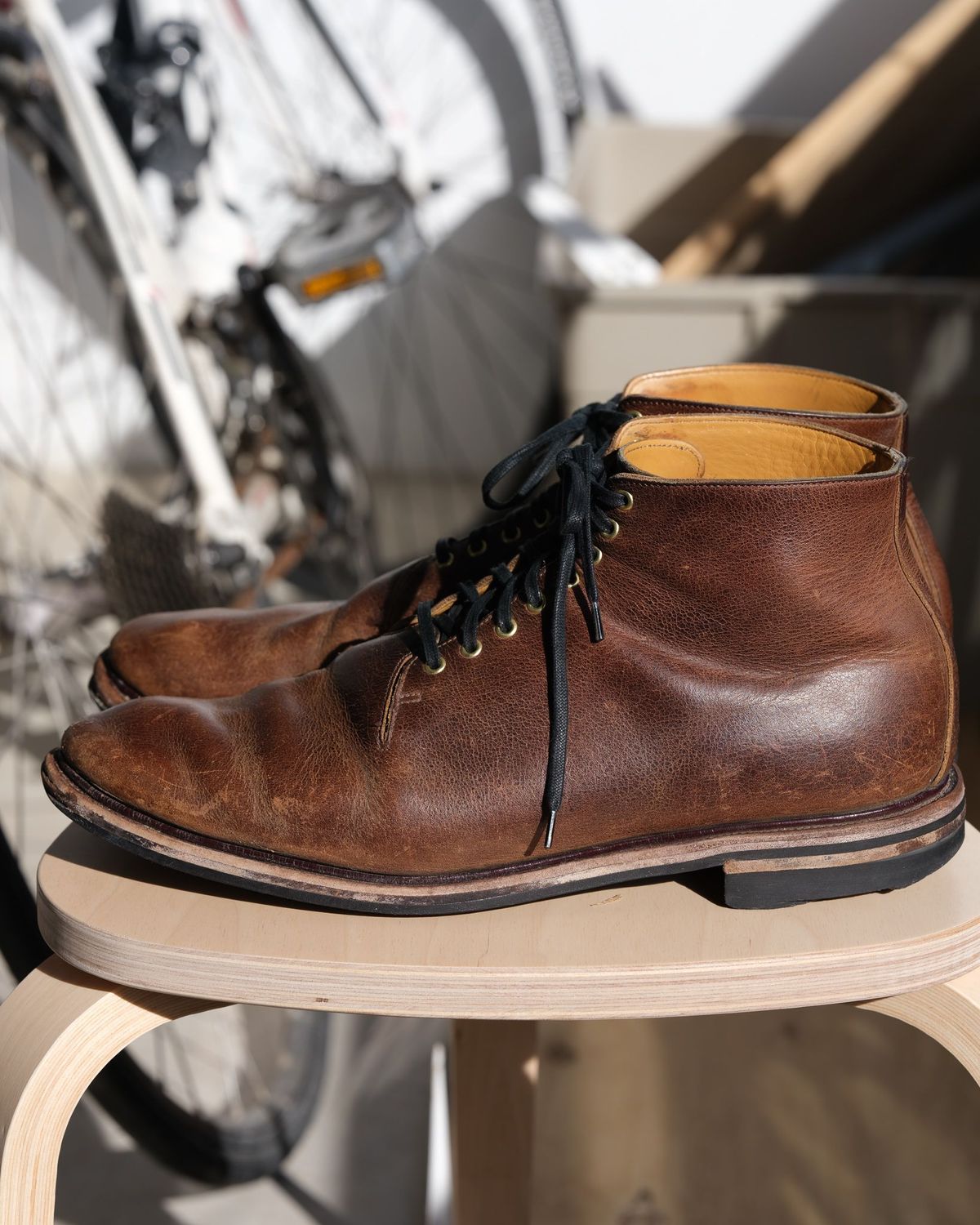 Photo by thepatinaarena on March 4, 2022 of the Viberg Wholecut Derby Boot in Horween Rowdy Dachshund.