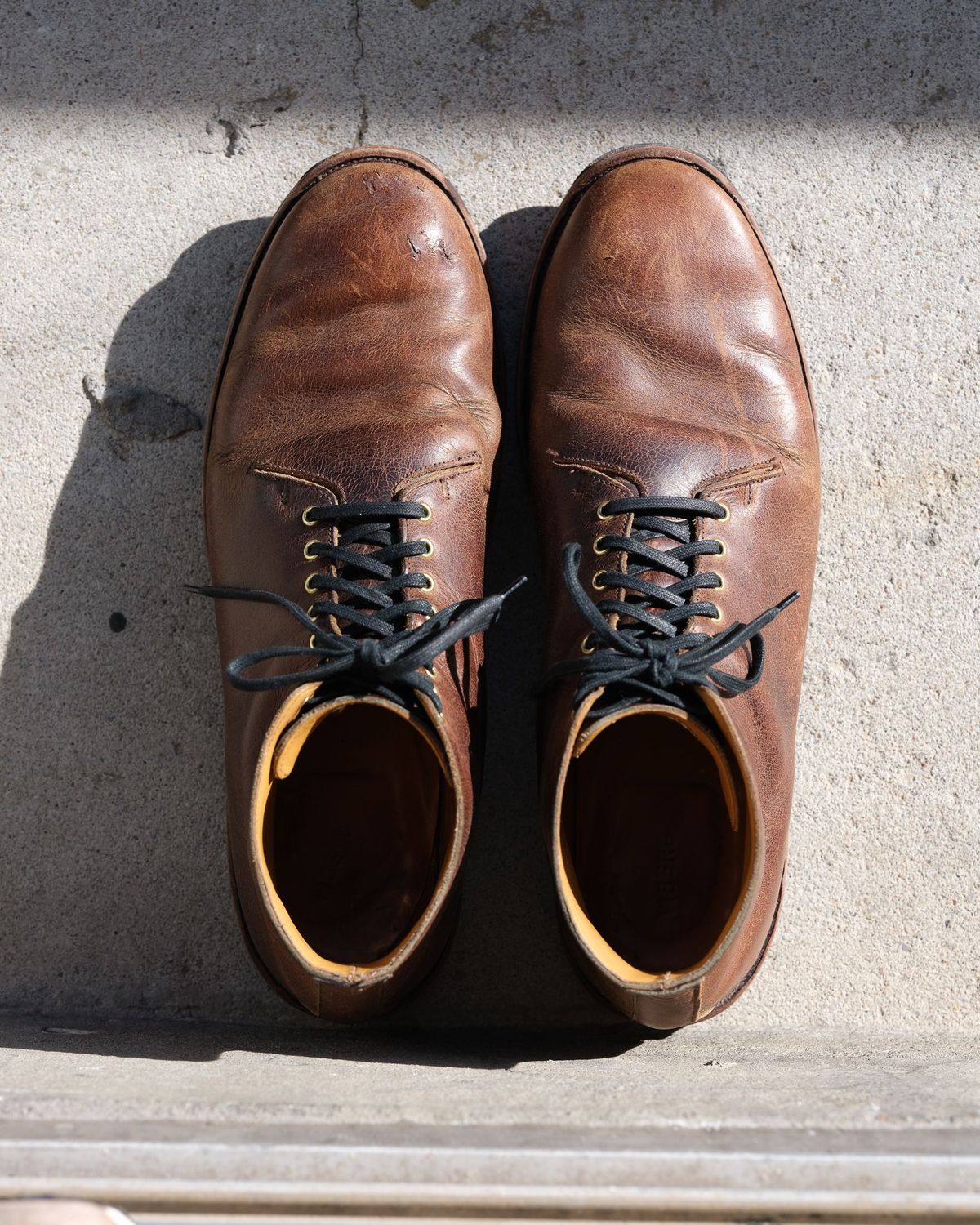 Photo by thepatinaarena on March 4, 2022 of the Viberg Wholecut Derby Boot in Horween Rowdy Dachshund.