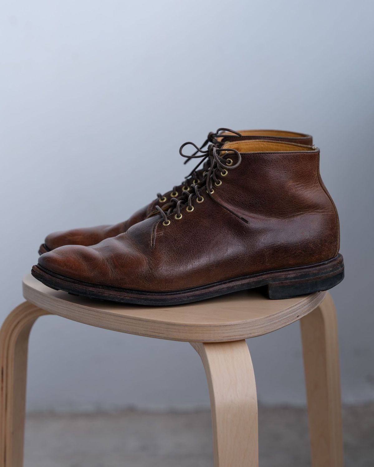 Photo by thepatinaarena on April 3, 2022 of the Viberg Wholecut Derby Boot in Horween Rowdy Dachshund.