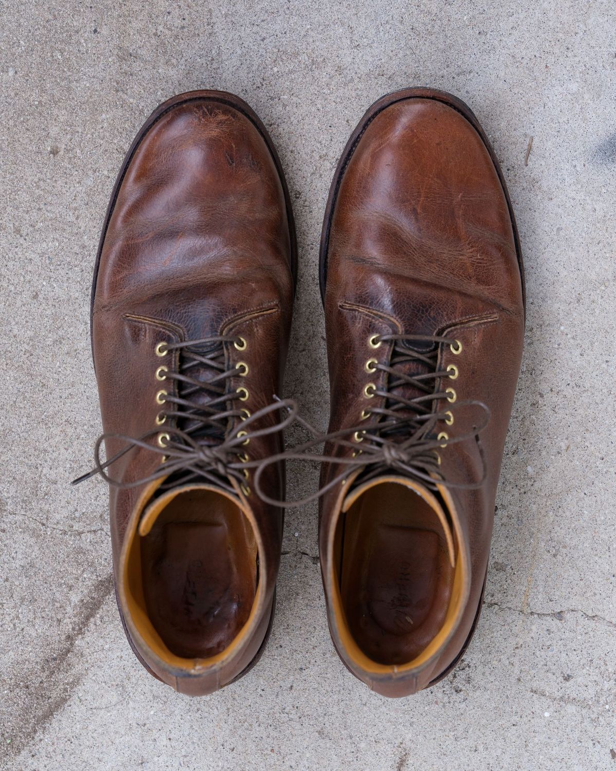 Photo by thepatinaarena on April 3, 2022 of the Viberg Wholecut Derby Boot in Horween Rowdy Dachshund.