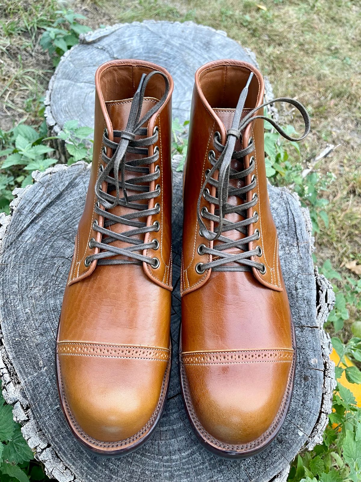 Photo by HonestHunter on October 1, 2024 of the Viberg Service Boot BCT in Shinki Cognac Teacore Horsebutt.