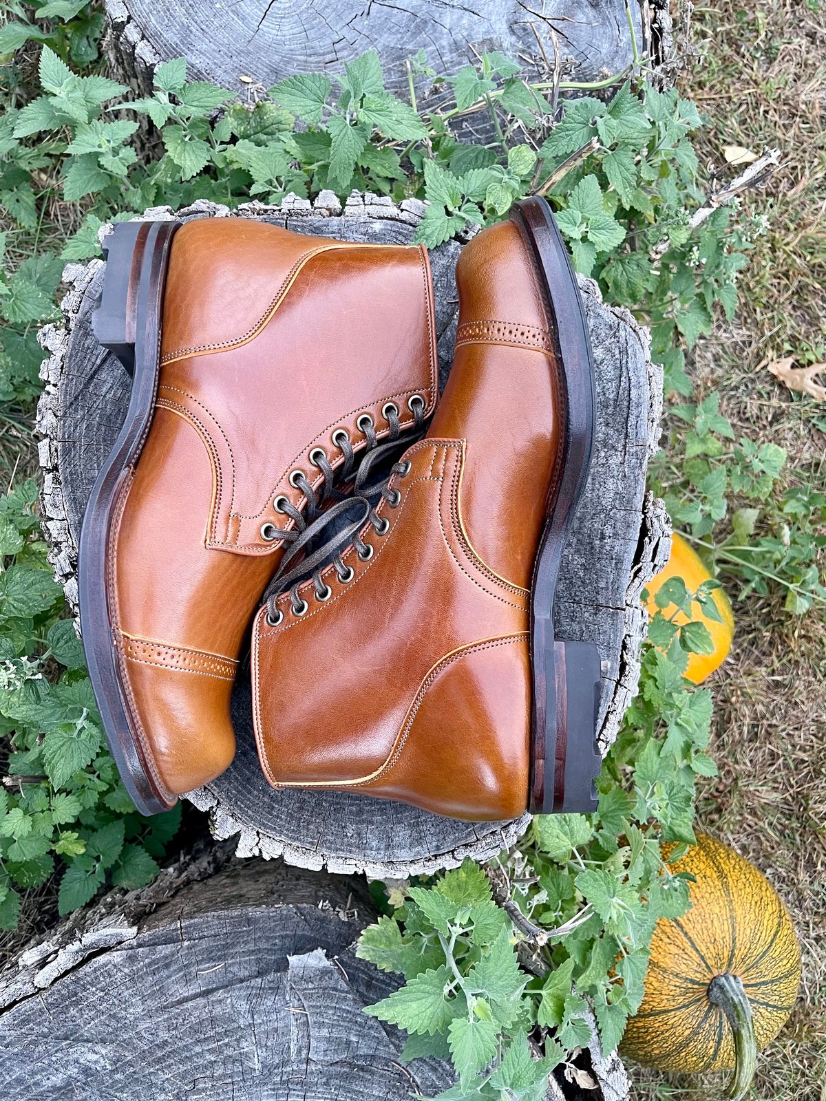 Photo by HonestHunter on October 1, 2024 of the Viberg Service Boot BCT in Shinki Cognac Teacore Horsebutt.
