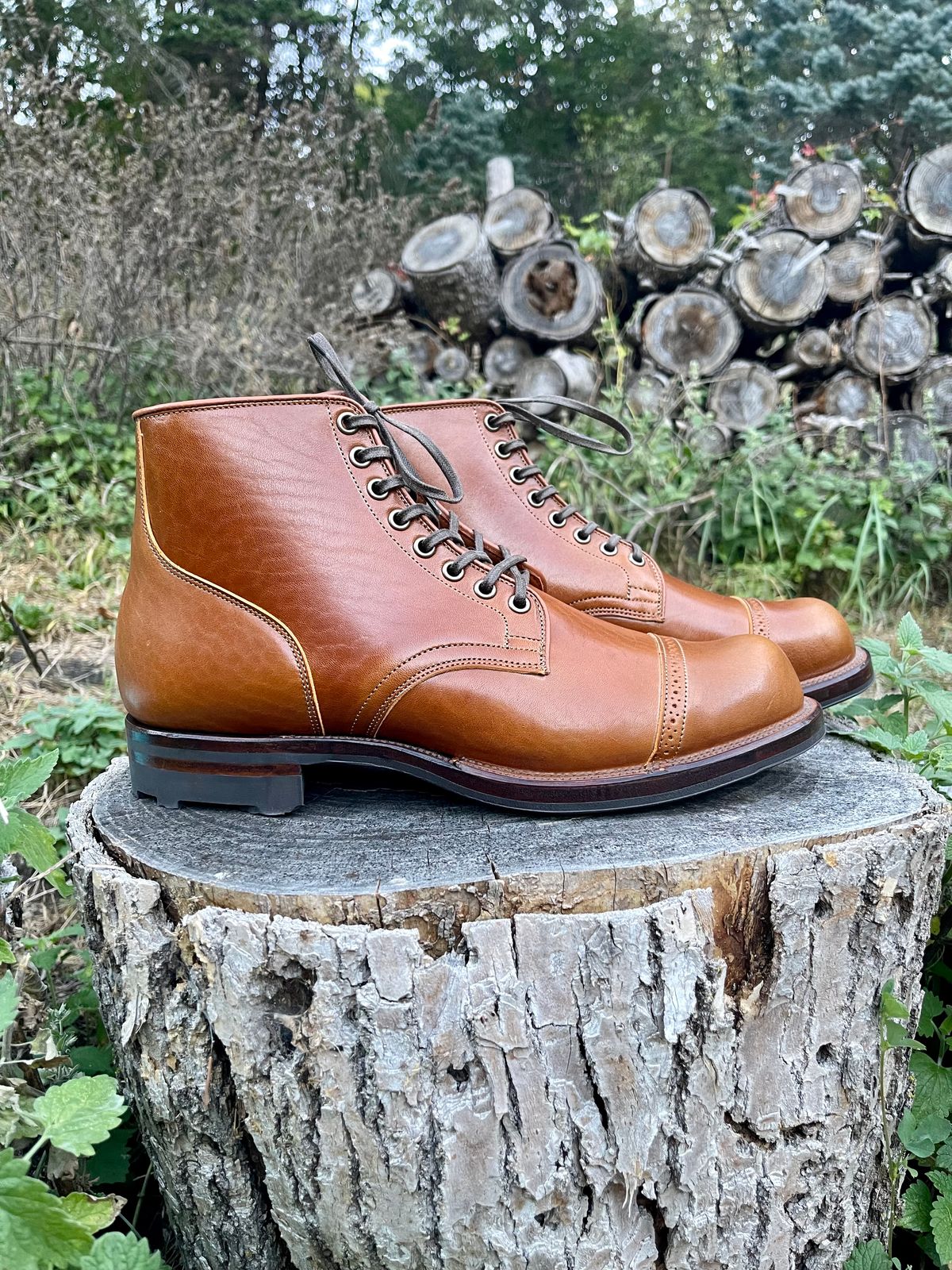 Photo by HonestHunter on October 4, 2024 of the Viberg Service Boot BCT in Shinki Cognac Teacore Horsebutt.