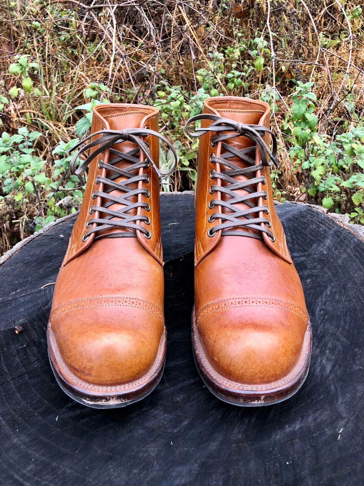 Photo by HonestHunter on November 6, 2024 of the Viberg Service Boot BCT in Shinki Cognac Teacore Horsebutt.