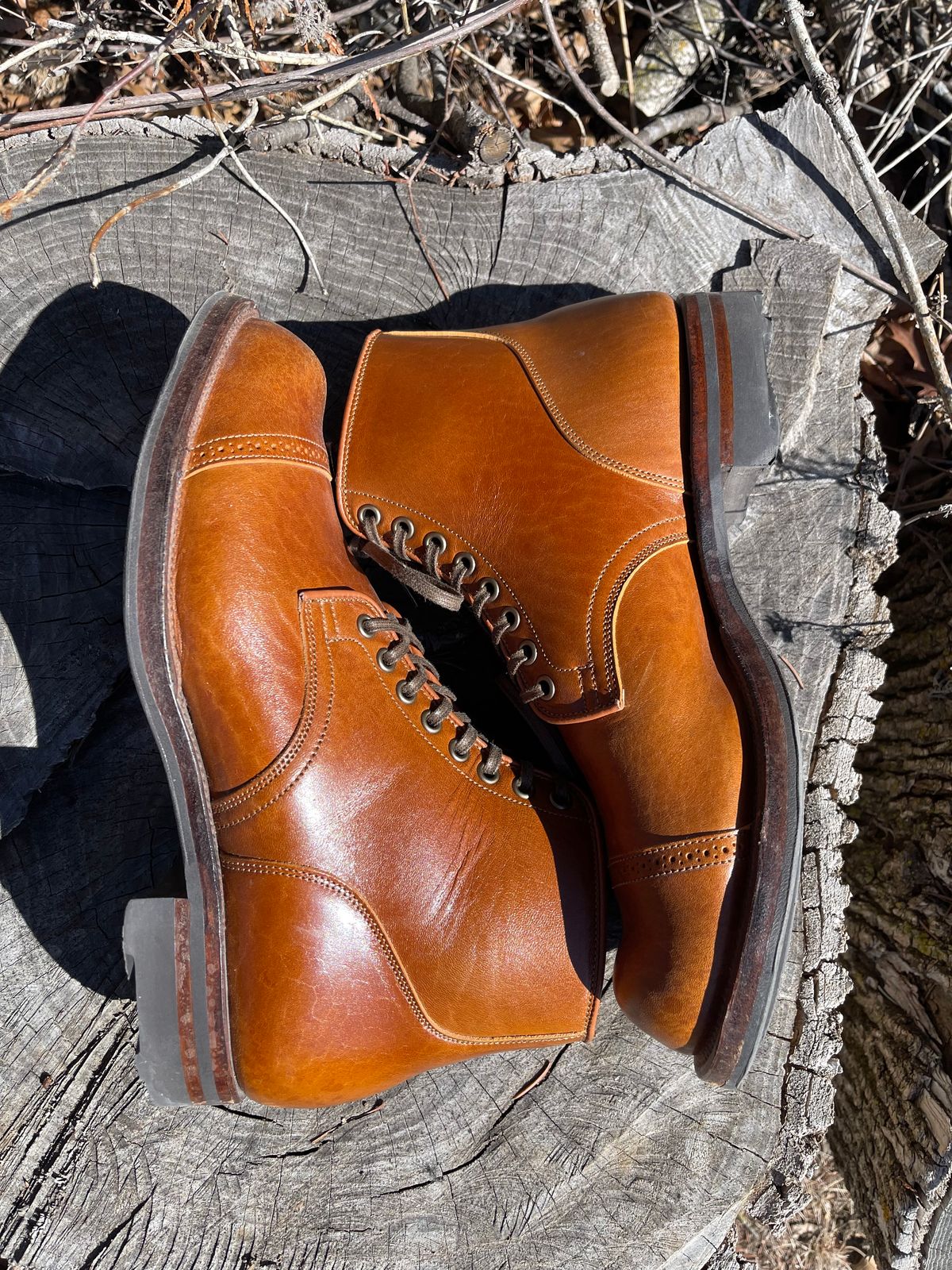 Photo by HonestHunter on March 2, 2025 of the Viberg Service Boot BCT in Shinki Cognac Teacore Horsebutt.