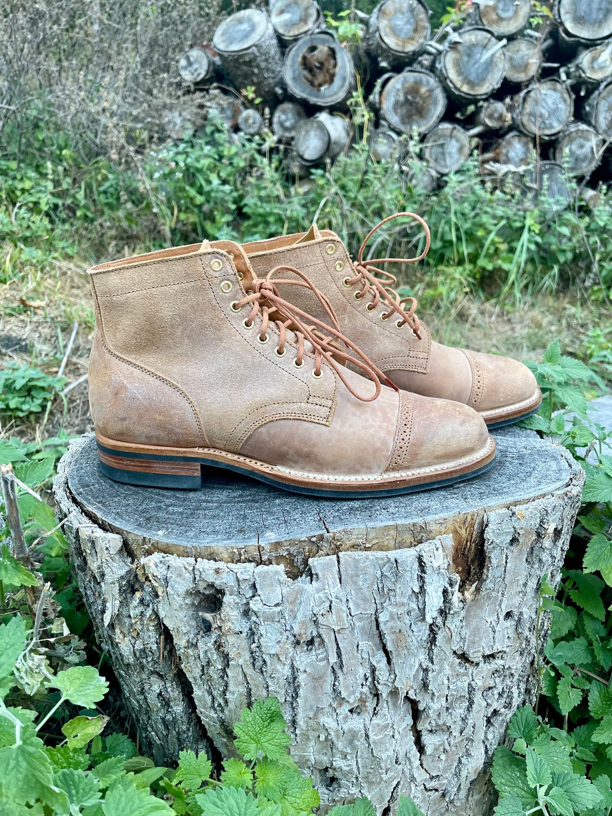 Photo by HonestHunter on October 1, 2024 of the Viberg Service Boot BCT in Maryam 1060 Revescio Sego Horsebutt.