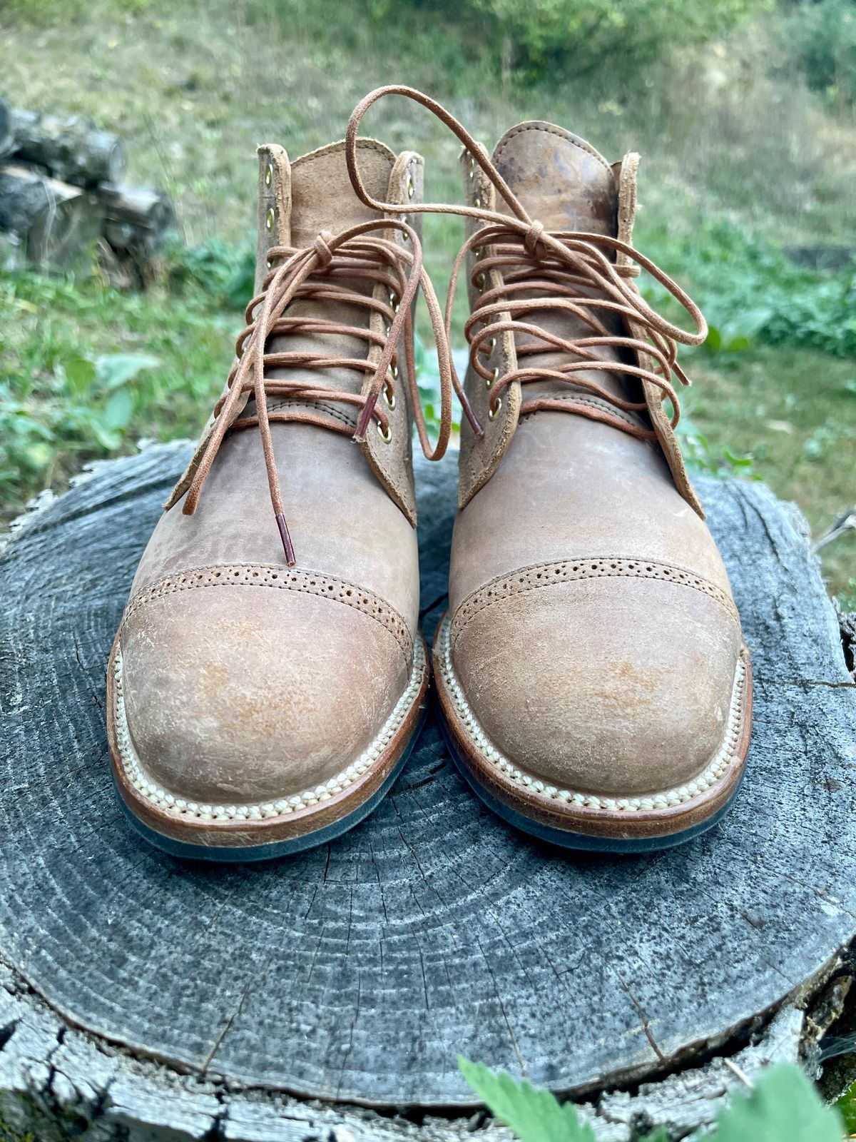Photo by HonestHunter on October 4, 2024 of the Viberg Service Boot BCT in Maryam 1060 Revescio Sego Horsebutt.