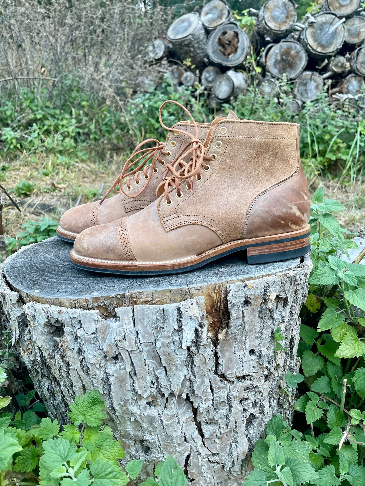Photo by HonestHunter on October 4, 2024 of the Viberg Service Boot BCT in Maryam 1060 Revescio Sego Horsebutt.
