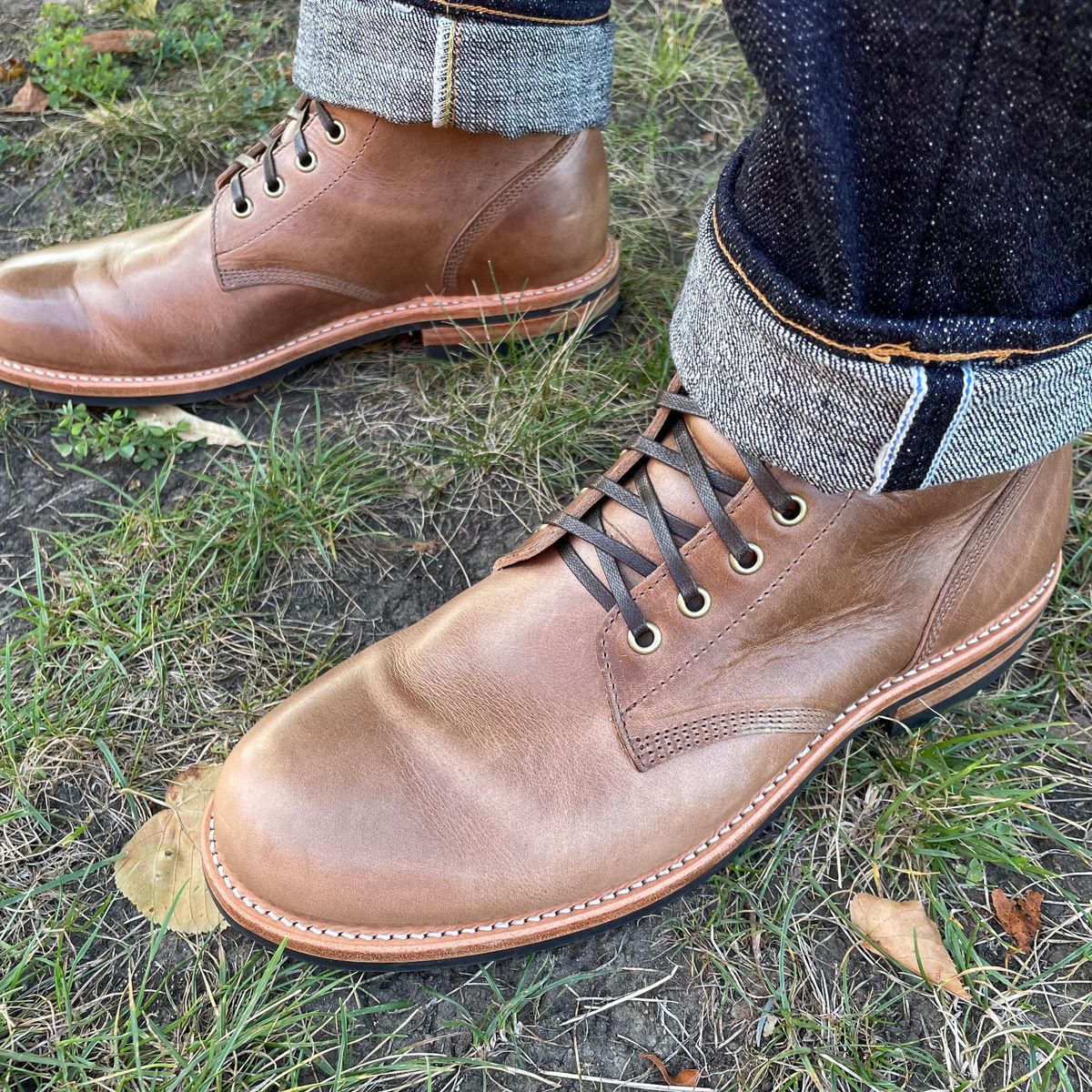 Photo by DRVX on September 22, 2022 of the Oak Street Bootmakers Field Boot in Horween Natural Chromexcel.