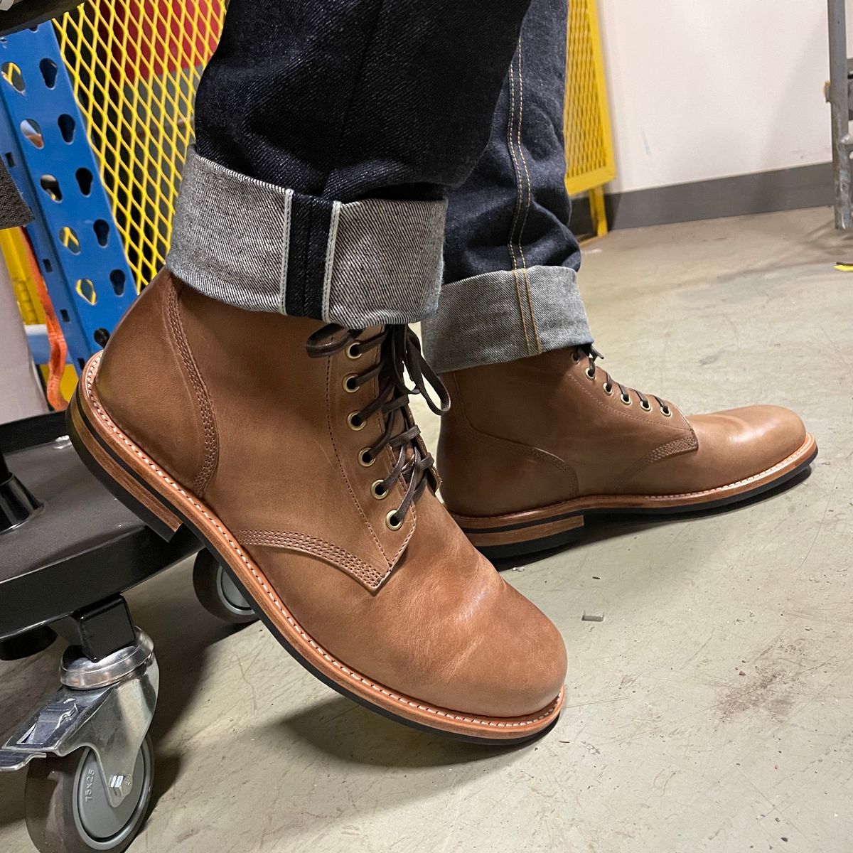 Photo by DRVX on September 22, 2022 of the Oak Street Bootmakers Field Boot in Horween Natural Chromexcel.