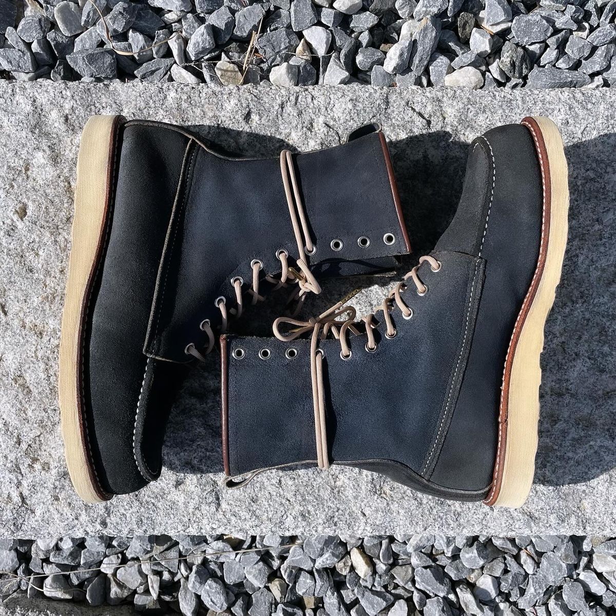 Photo by DRVX on March 4, 2024 of the Red Wing 8-Inch Classic Moc in Blueberry Muleskinner.