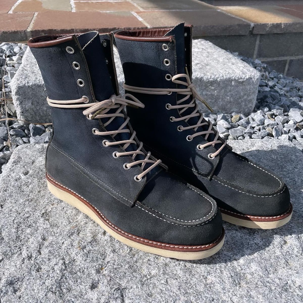 Photo by DRVX on March 4, 2024 of the Red Wing 8-Inch Classic Moc in Blueberry Muleskinner.