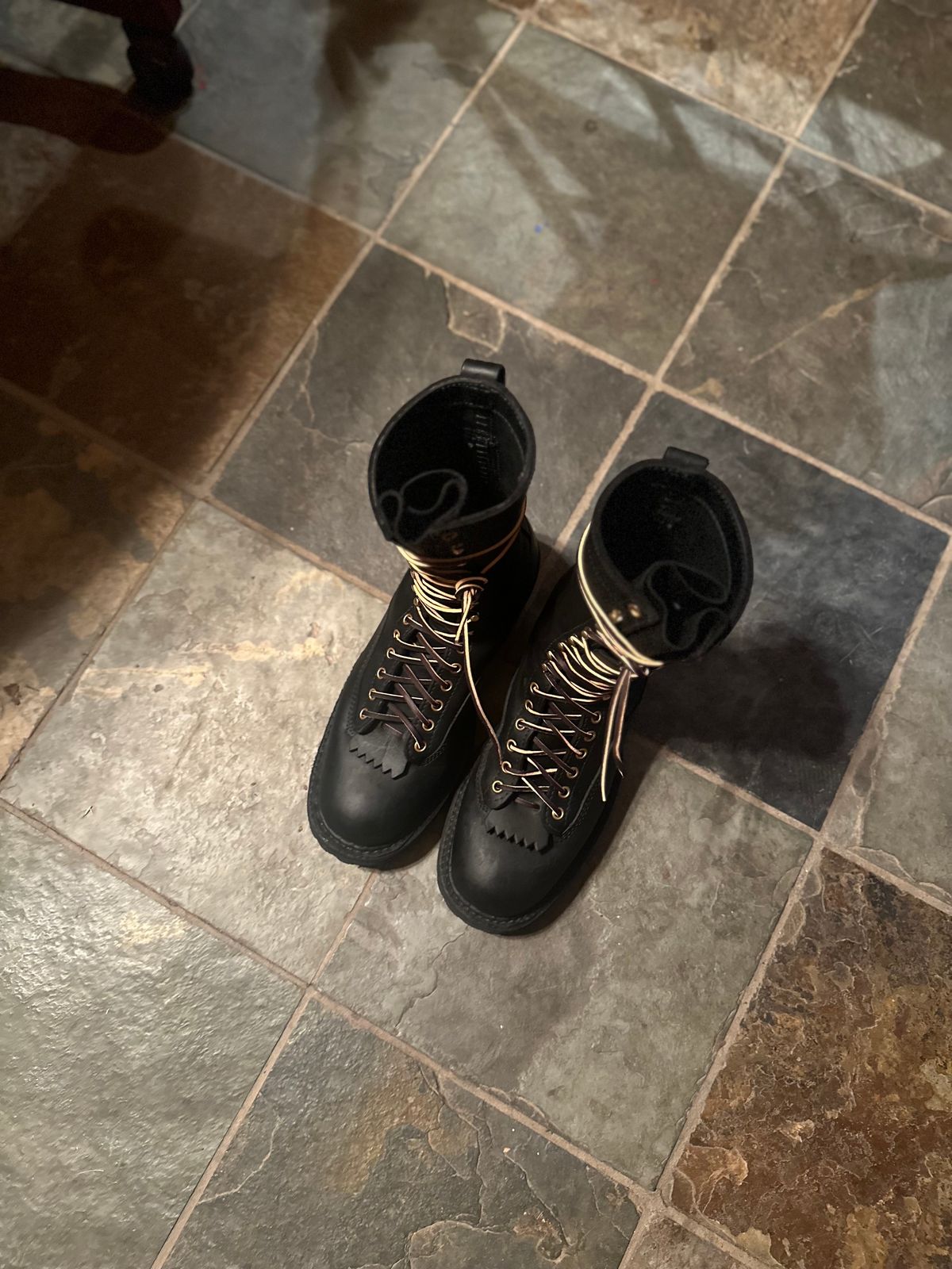 Photo by 30SecondsBrave on November 9, 2023 of the White's Smokejumper in Seidel Black Oil Tan.
