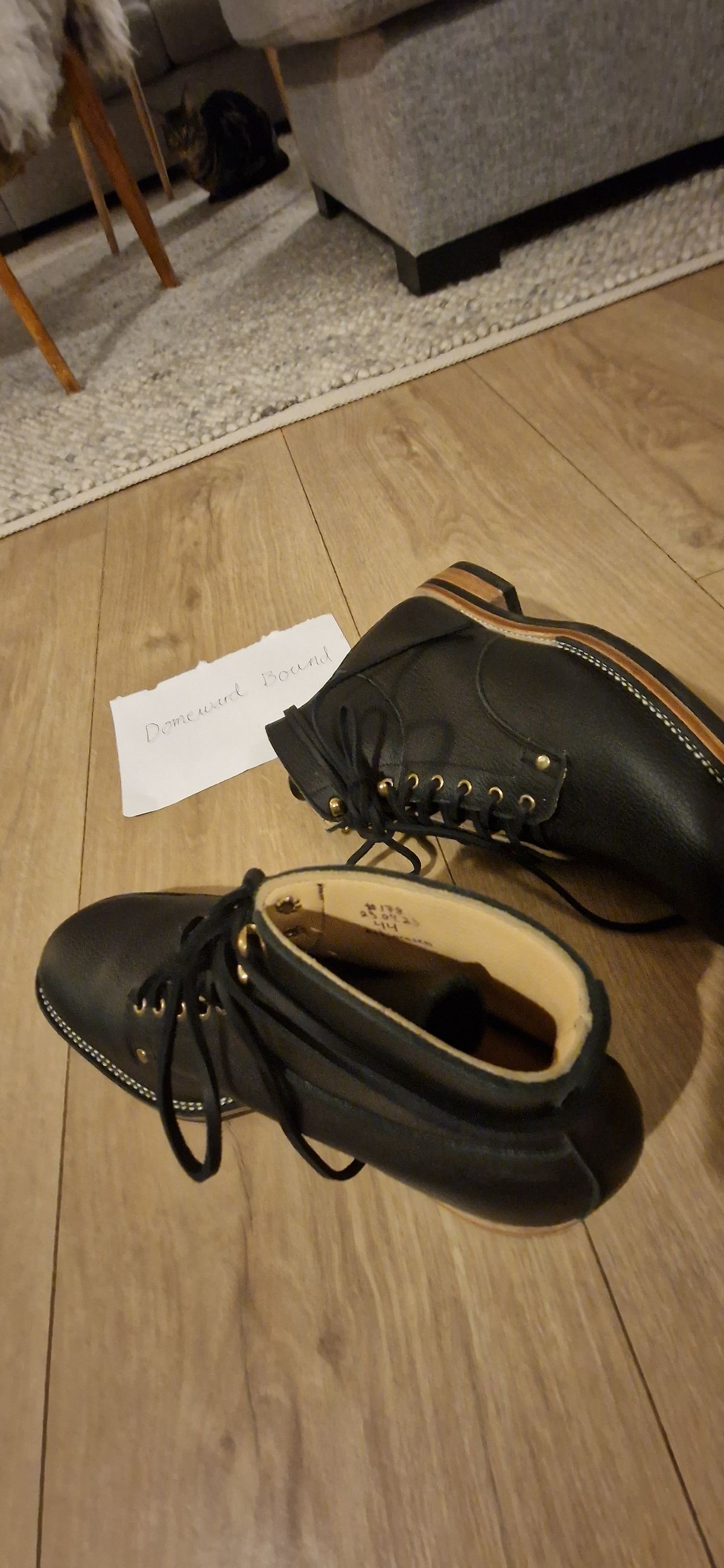 Photo by bastan on October 2, 2023 of the Østmo Type I in Aarenes Black Chrome Scotchgrain.