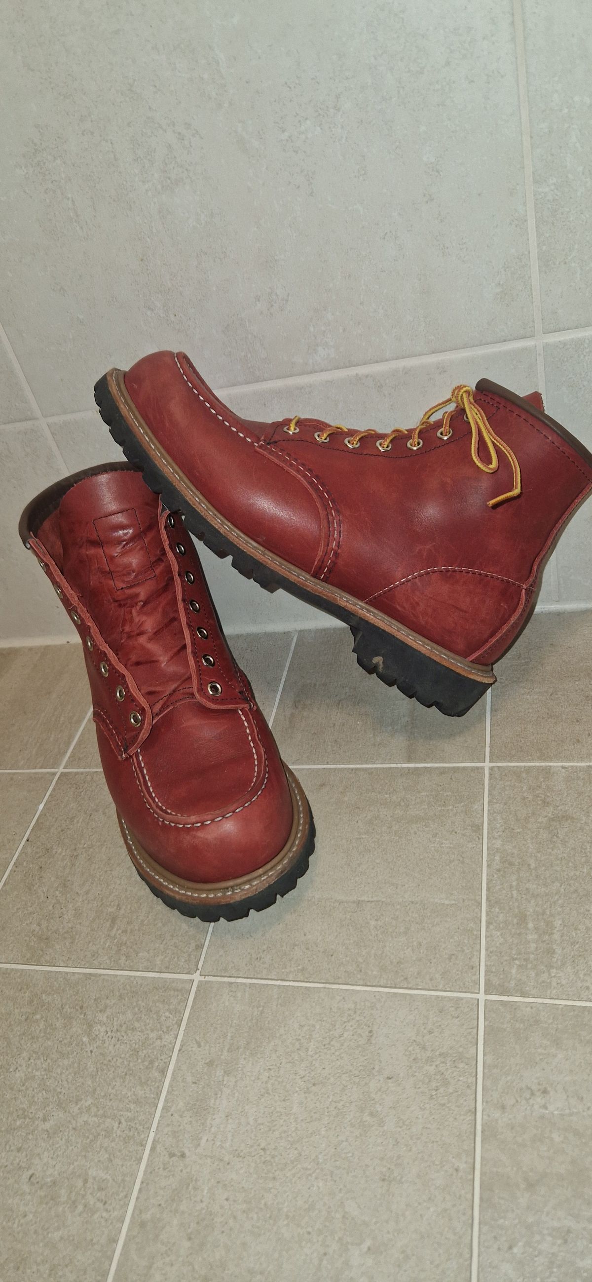 Photo by bastan on November 5, 2024 of the Red Wing 6-Inch Classic Moc in S.B. Foot Oro-Russet Portage.