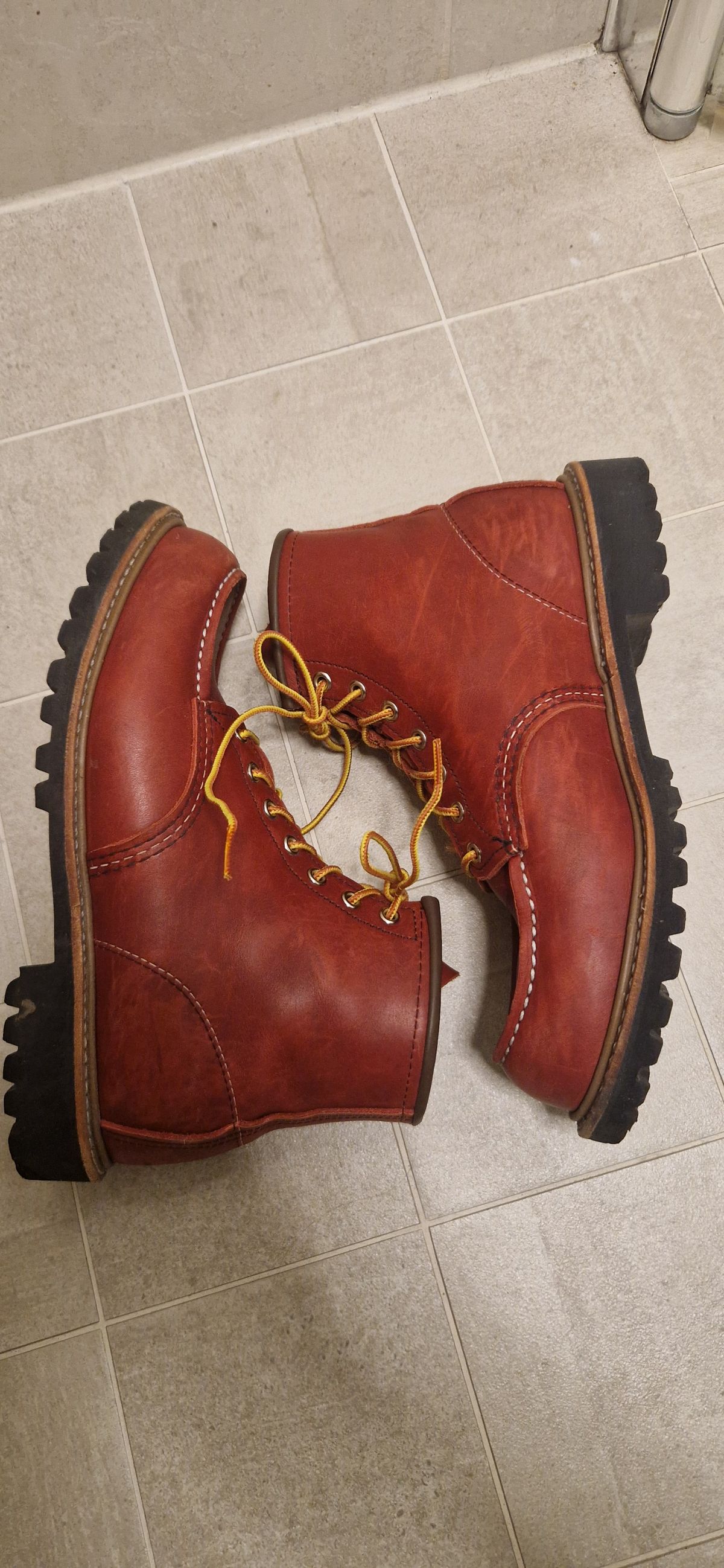 Photo by bastan on November 5, 2024 of the Red Wing 6-Inch Classic Moc in S.B. Foot Oro-Russet Portage.