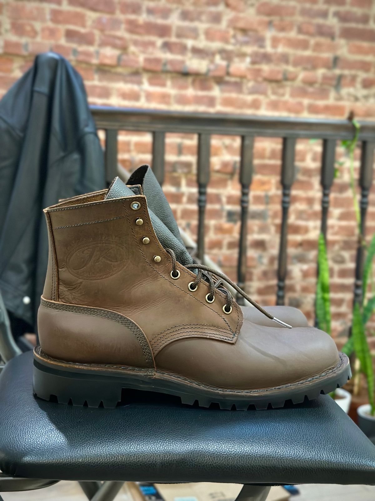 Photo by gabriel18 on October 1, 2023 of the JK Boots 300X in Seidel Brown Oil Tan.